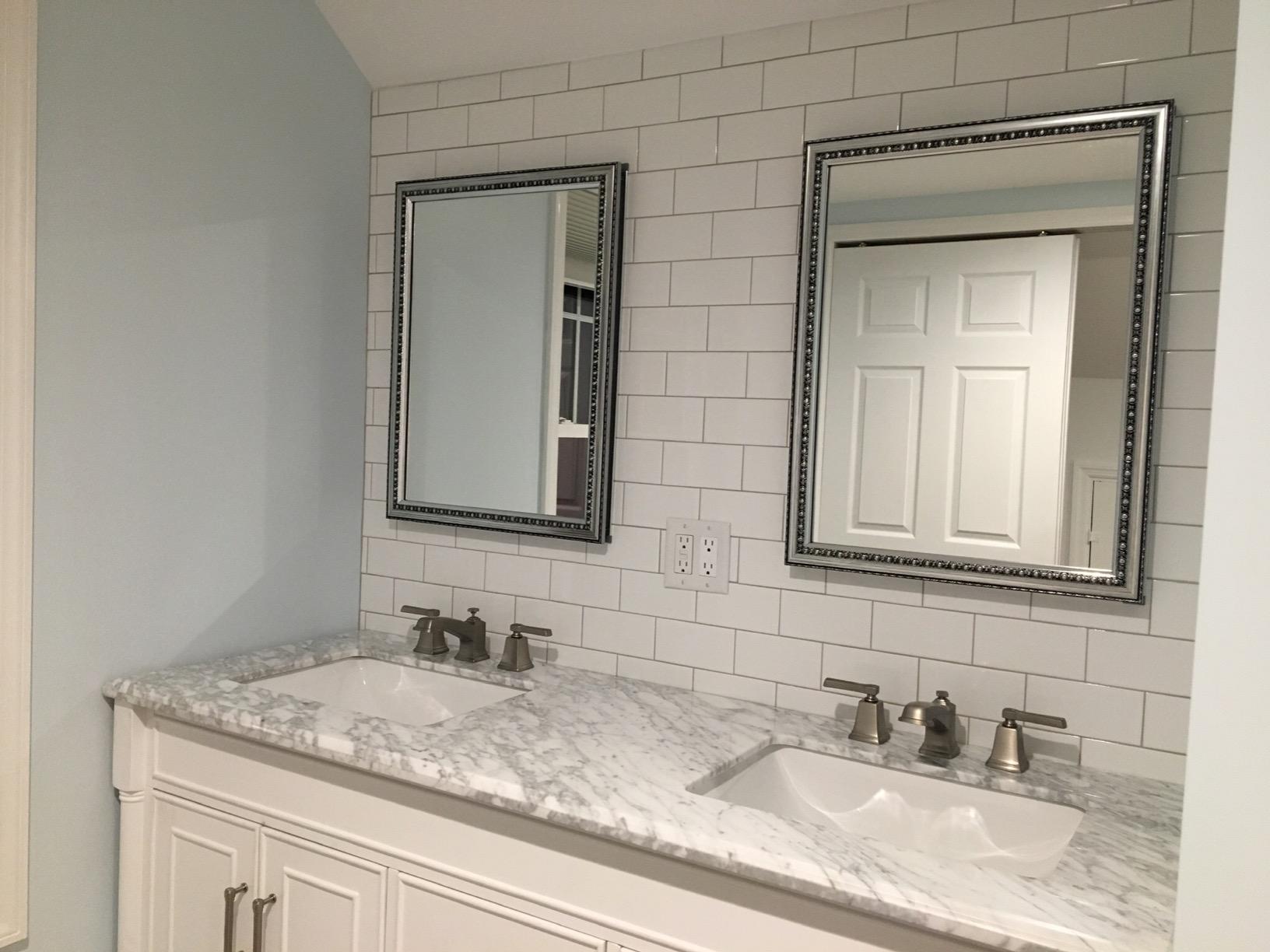 Kohler CB-CLW2026SS Aluminum Bathroom Medicine Cabinet with Mirror, Decorative Silver Framed Mirror Door, Adjustable Shelves, Rectangular Frame, 20 in. W x 26 in. H customer photo 2
