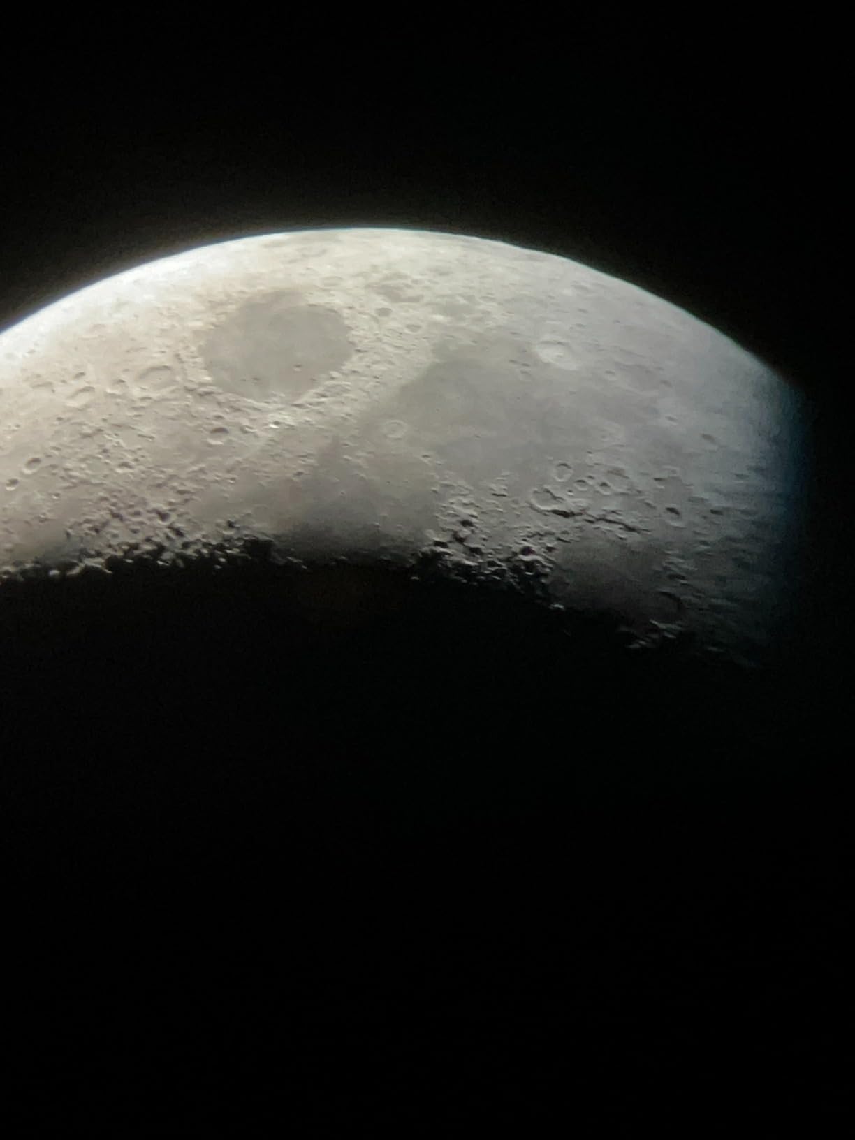 Celestron AstroMaster 130EQ Newtonian Telescope - Manual Reflector for Beginners - Aluminized Mirror - Adjustable-Height Tripod customer photo 1