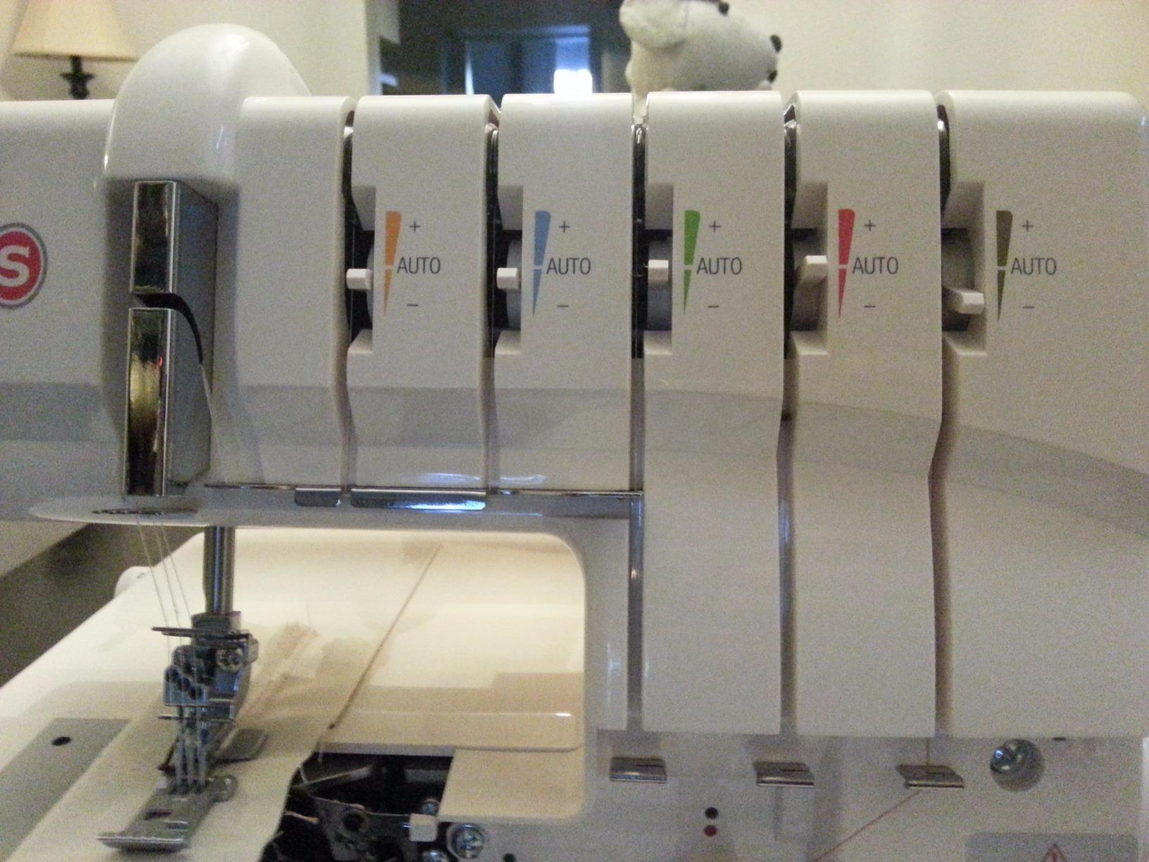 SINGER Professional 14T968DC Heavy-Duty Serger Overlock with Accessory Kit | 2-3-4-5 stitch capability, removable trim trap, self adjusting design, metal frame, 1300 stitches/minute high speed customer photo 2