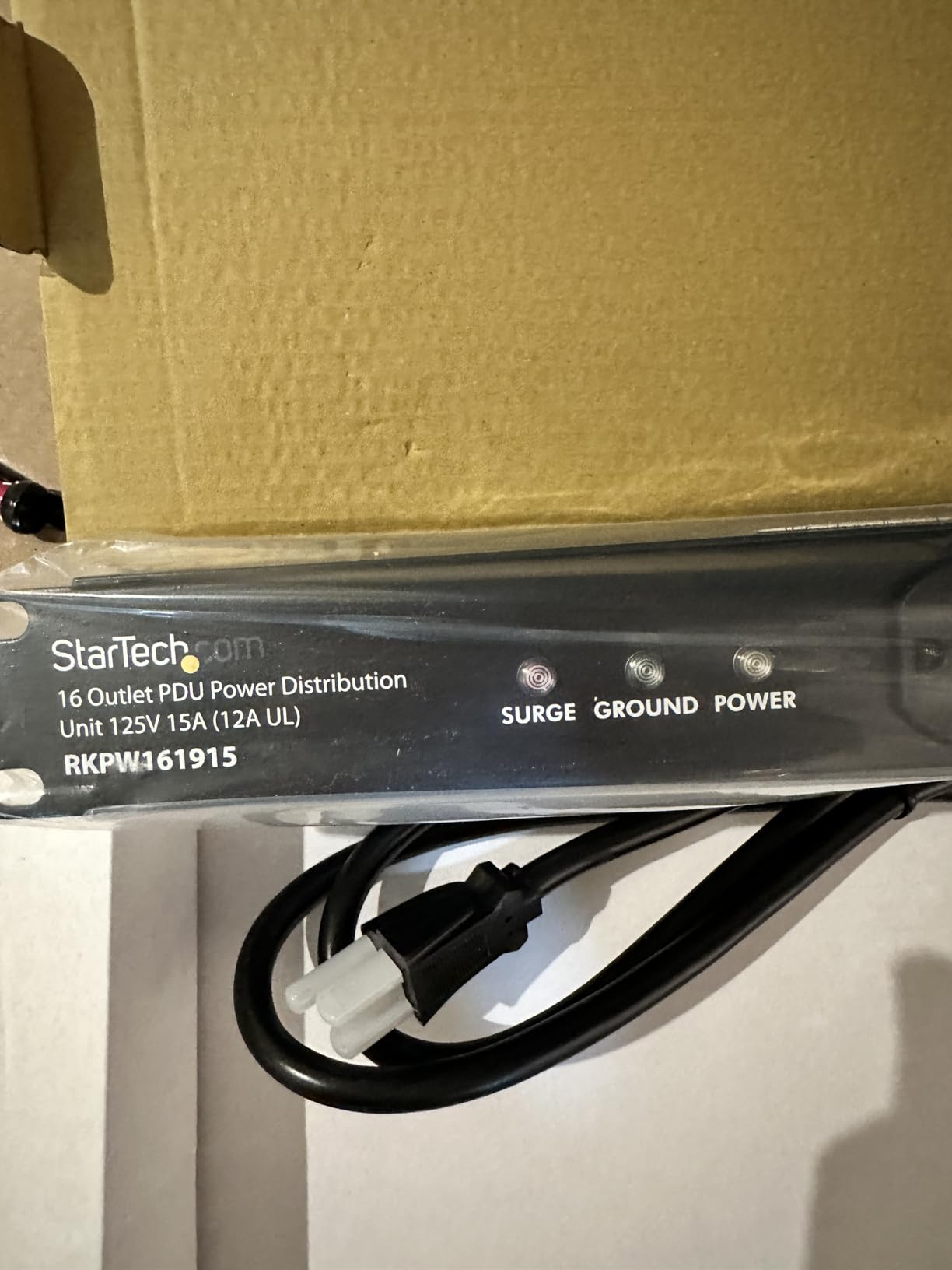 StarTech.com 16 Outlet Horizontal 1U Rack Mount PDU Power Strip for Network Server Racks - Surge Protection - 120V/15A - 6ft Power Cord (RKPW161915) customer photo 1