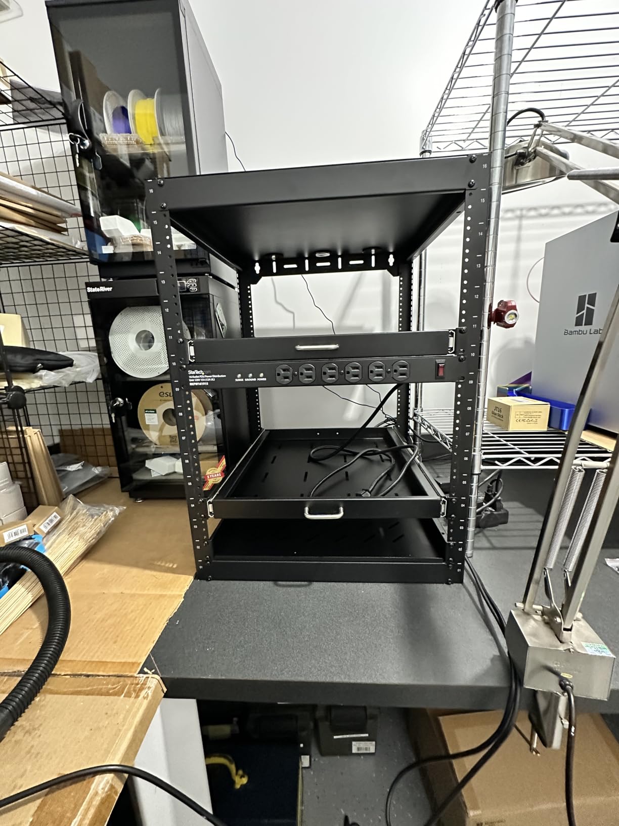 StarTech.com 16 Outlet Horizontal 1U Rack Mount PDU Power Strip for Network Server Racks - Surge Protection - 120V/15A - 6ft Power Cord (RKPW161915) customer photo 2