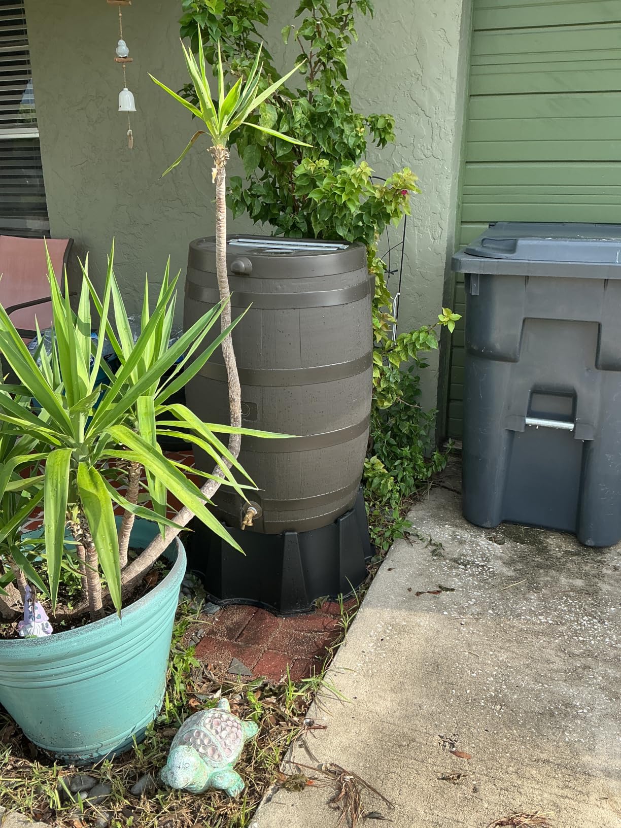 RTS Home Accents 50-Gallon Rain Barrel with Brass Spigot, Flat Back Rain Water Collection Barrel, Walnut Color customer photo 2