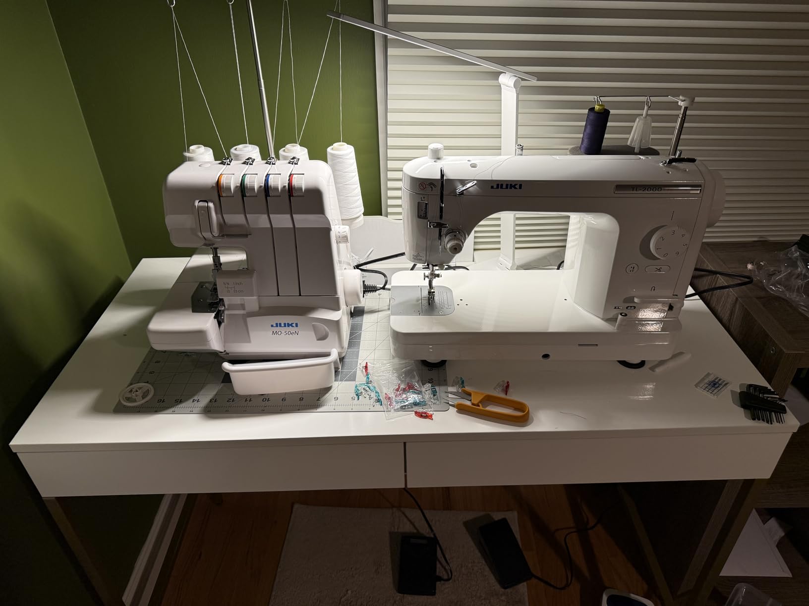 Juki MO-50E, 3 or 4 Thread Serger, Lay In Tensions, Adjustable Differential Feed, Built In Rolled Hem, Automatic Lower Looper Threader, Retractable Upper Knife customer photo 1