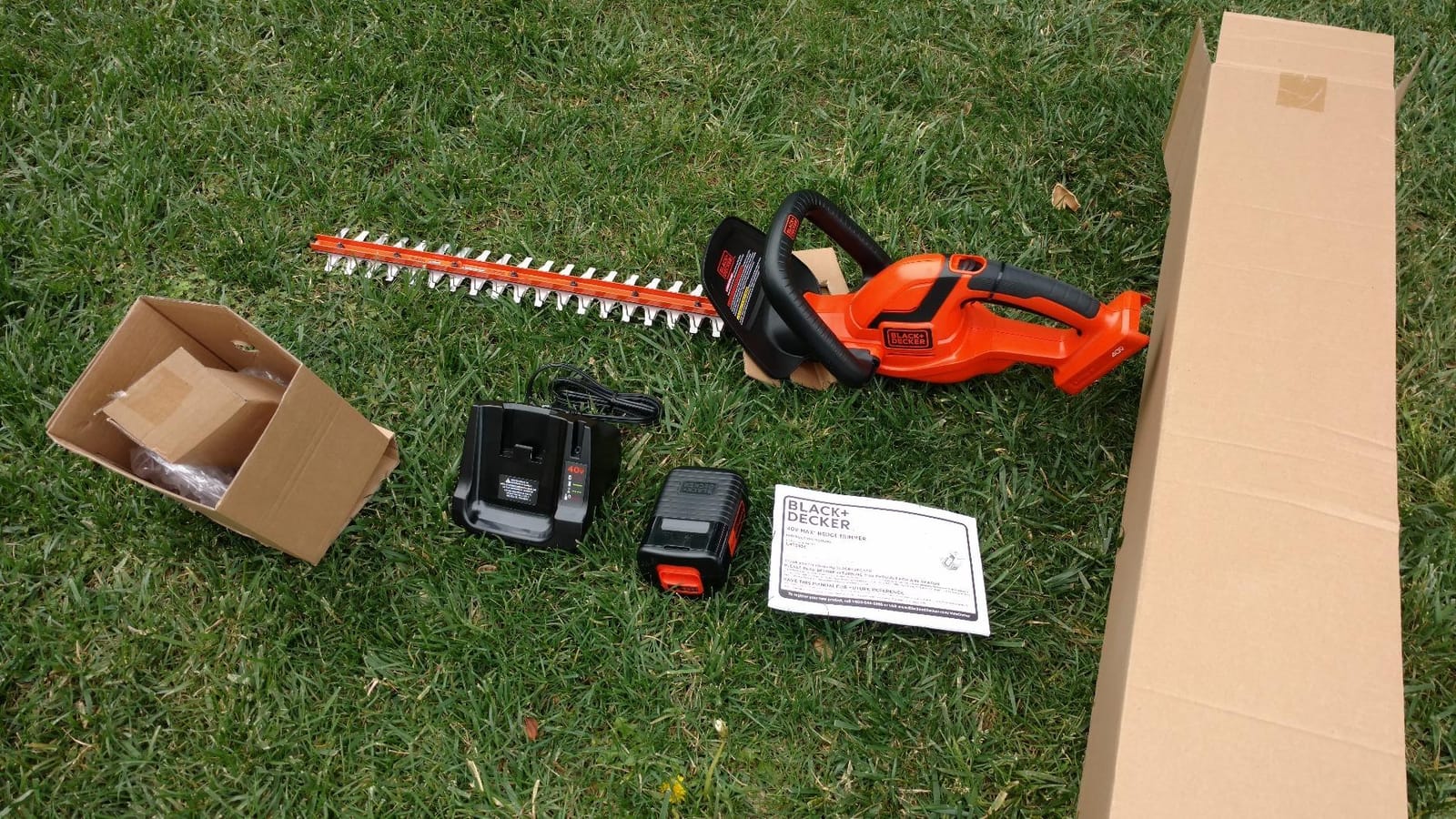 BLACK+DECKER 40V MAX Hedge Trimmer, Cordless, 24-Inch Blade, Battery and Charger Included (LHT2436) customer photo 1