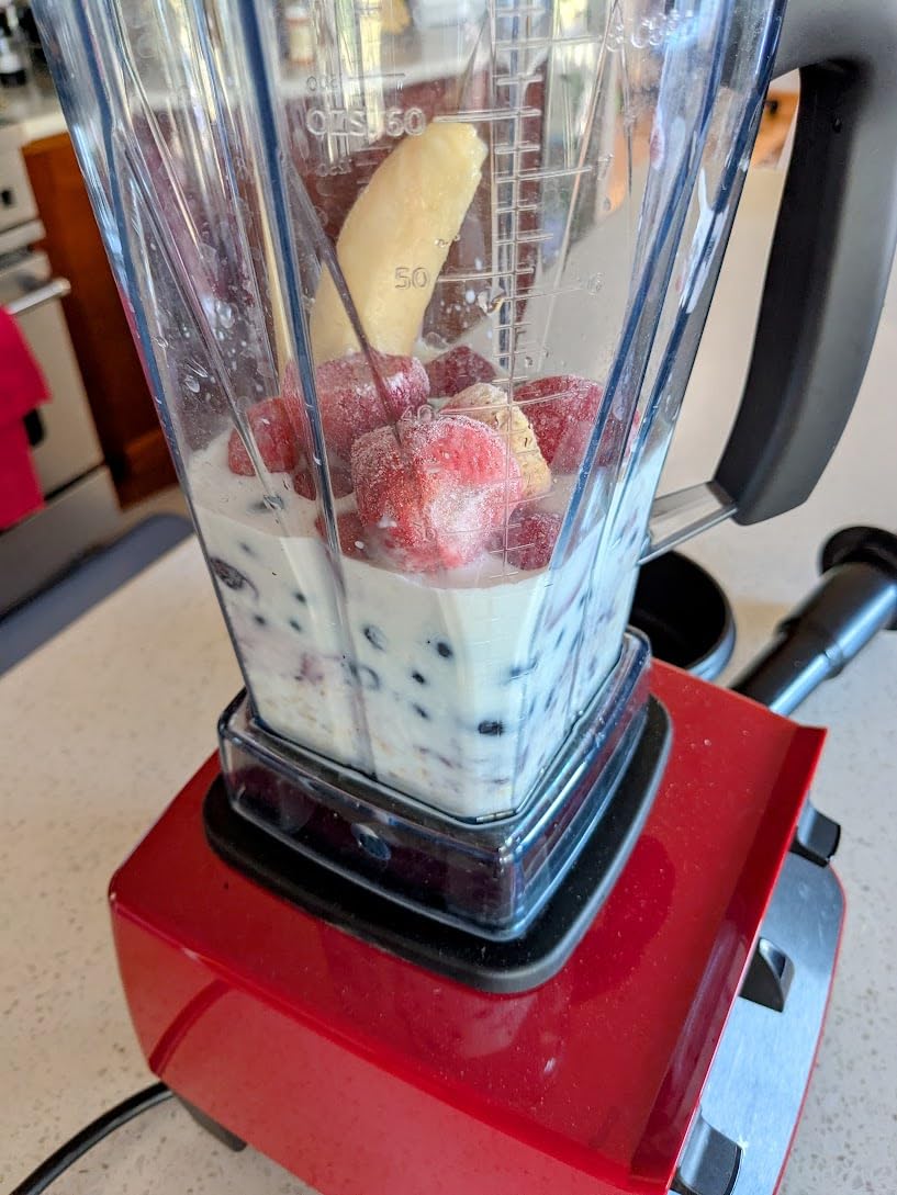 Vitamix 5200 Blender, Professional-Grade Blender for Smoothies, Soups, Ice Cream and More, Stainless-Steel Blades, Self-Cleaning Kitchen Appliance, 64 Oz Container, Black customer photo 2