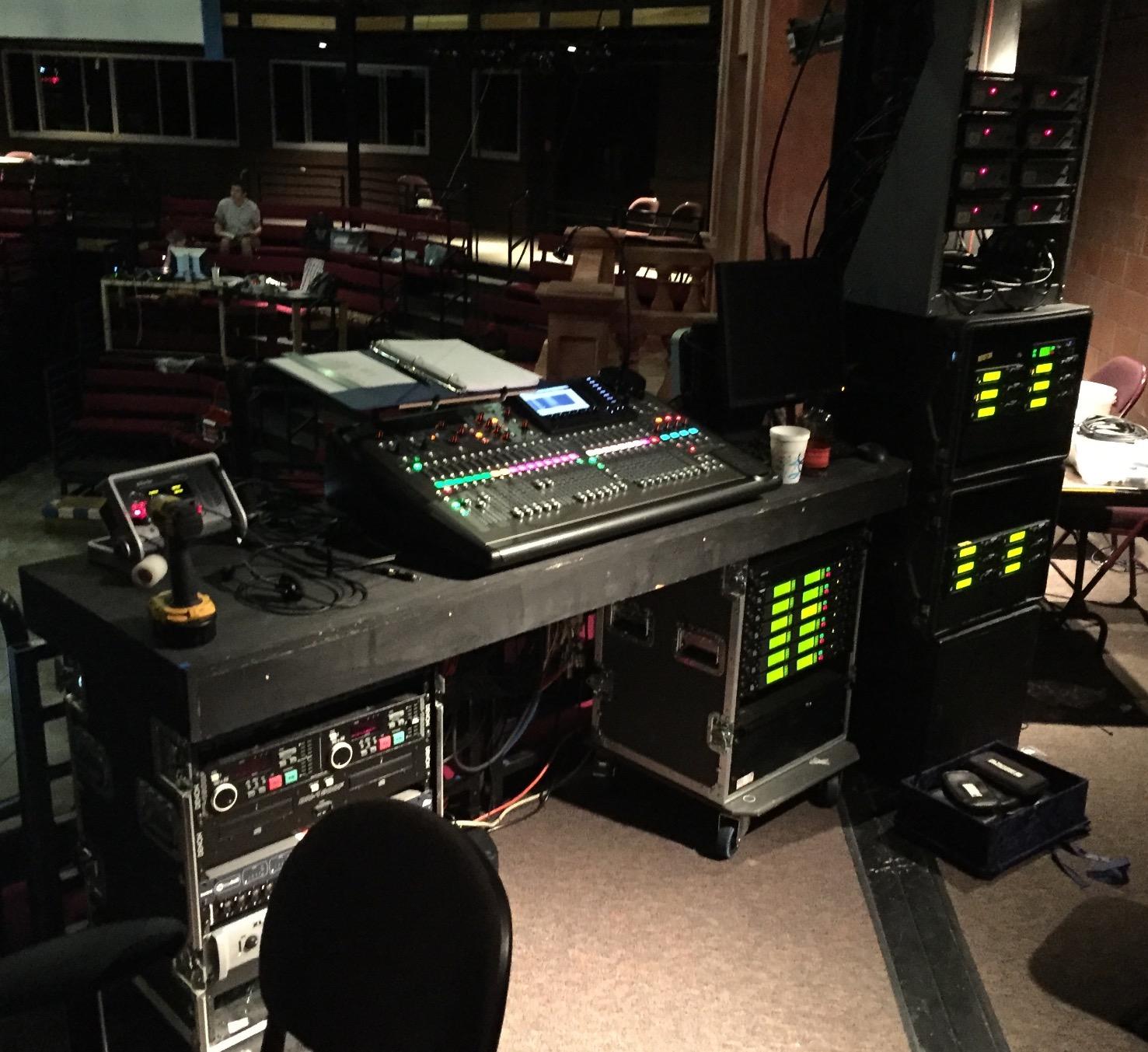 Behringer 32 40-Input 25-Bus Digital Mixing Console (X32) customer photo 1