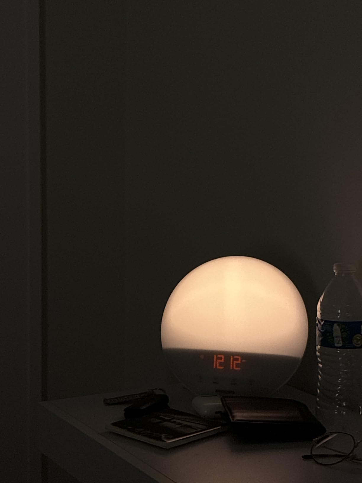 Philips SmartSleep Wake-up Light, Colored Sunrise and Sunset Simulation, 5 Natural Sounds, FM Radio & Reading Lamp, Tap Snooze, HF3520/60 customer photo 1
