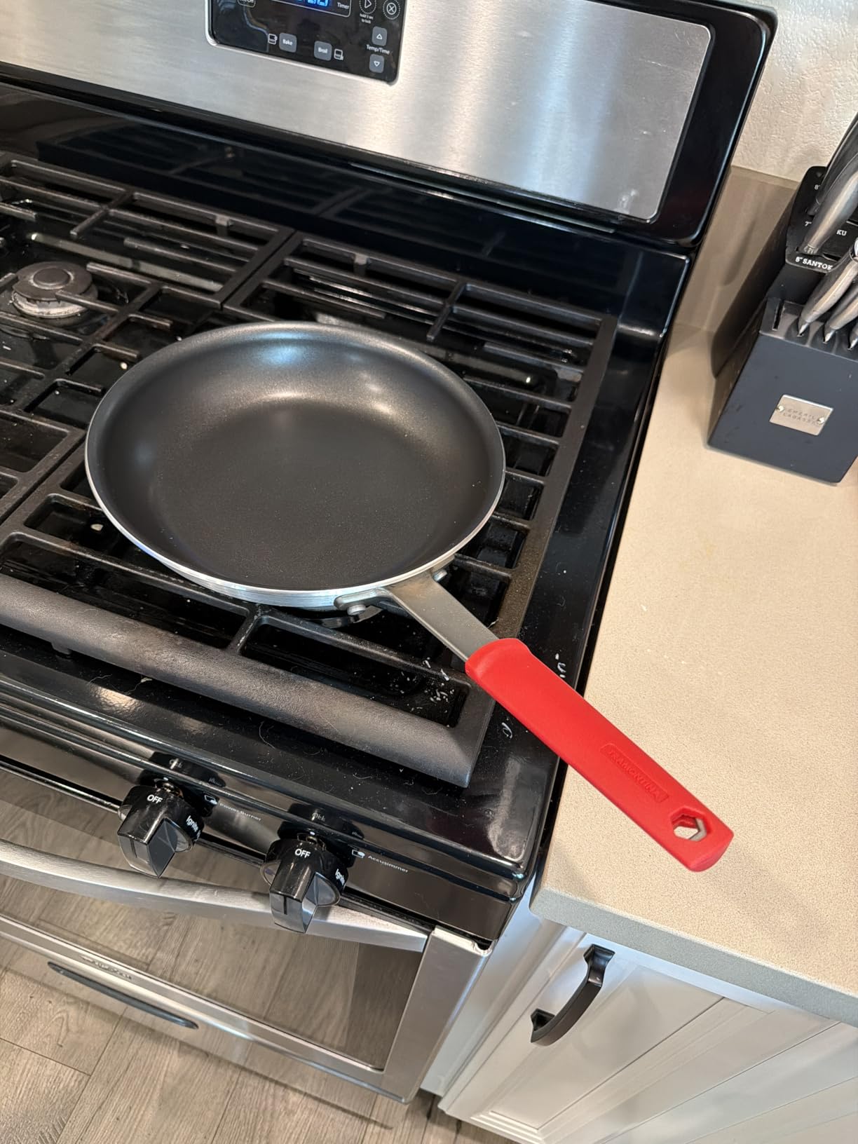 Tramontina Professional 10-Inch Non Stick Frying Pan | Heavy-Gauge Aluminum Skillet with Reinforced Nonstick Coating, Red Handle, Dishwasher and Oven Safe, Made in Brazil customer photo 2