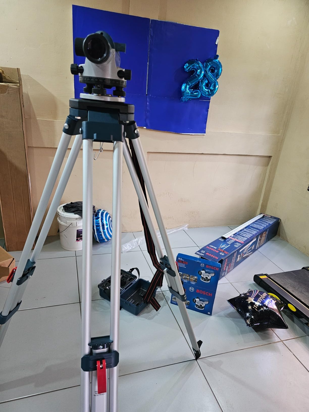 BOSCH GOL 32CK 32X Automatic Optical Level Kit, Includes Aluminum Tripod, Grade Rod, Plumb Bob, Tool Kit, & Carrying Case customer photo 2