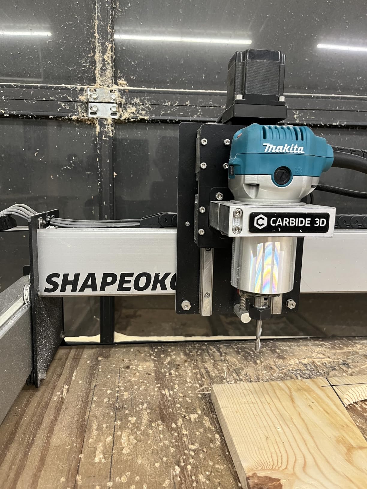 Makita RT0701C 1-1/4 HP Compact Router, Fixed Base customer photo 1