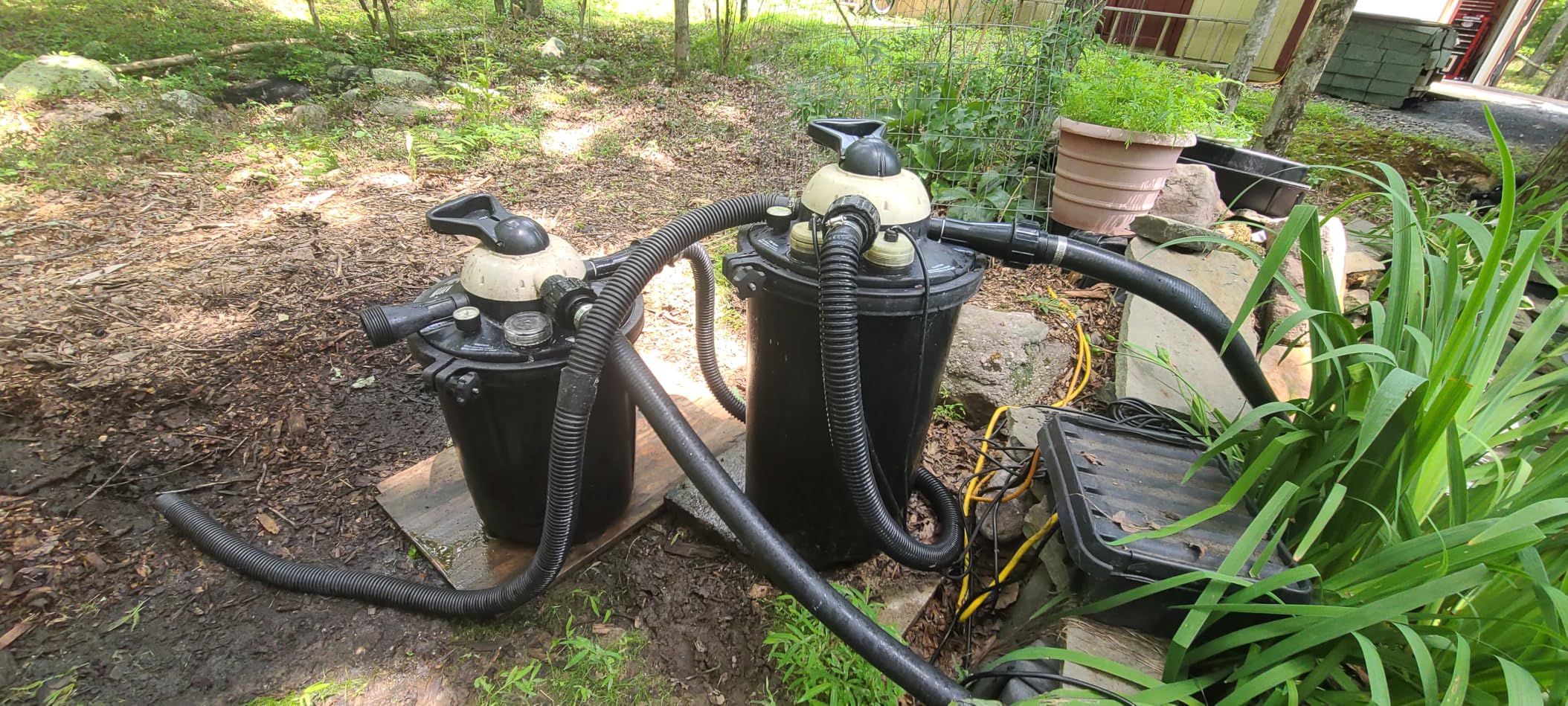 Danner Manufacturing Pondmaster Clearguard 8,000 Gallon Capacity, Pressurized Pond Filter, 05630 customer photo 1