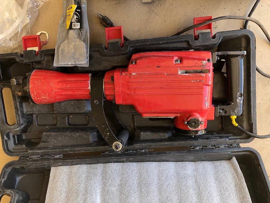 XtremepowerUS 2200W Demolition Jack Hammer Flat Chisel Bull Point Chisel Bits Demo Chipping Hammer Concrete Pavement Breaker DIY Construction Concrete Floor Breaker Punch Drill customer photo 1