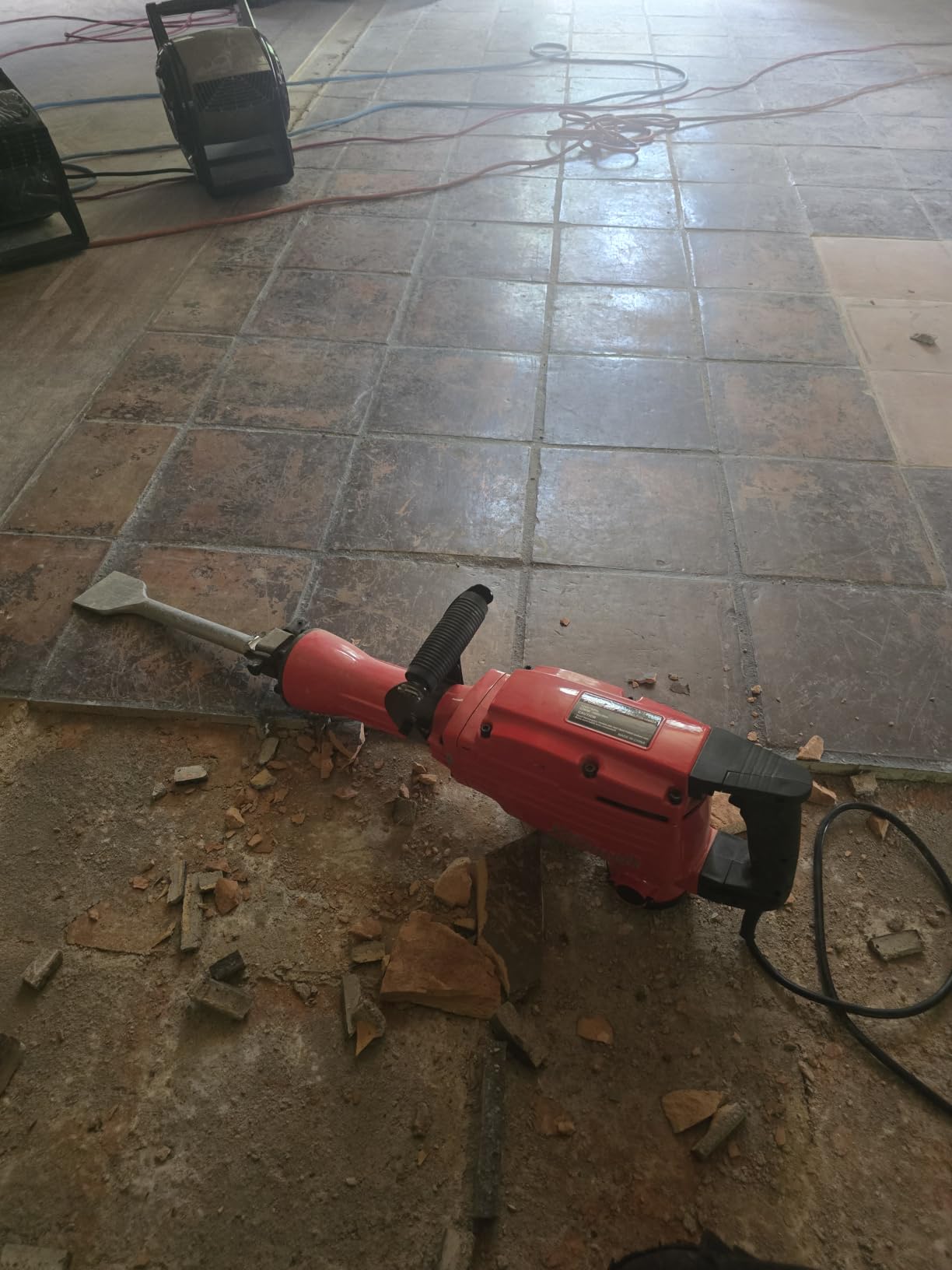 XtremepowerUS 2200W Demolition Jack Hammer Flat Chisel Bull Point Chisel Bits Demo Chipping Hammer Concrete Pavement Breaker DIY Construction Concrete Floor Breaker Punch Drill customer photo 2
