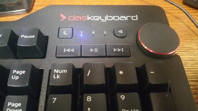 Das Keyboard 4 Professional Wired Mechanical Keyboard, Cherry MX Blue Mechanical Switches, 2-Port USB 3.0 Hub, Volume Knob, Aluminum Top (104 Keys, Black) customer photo 2