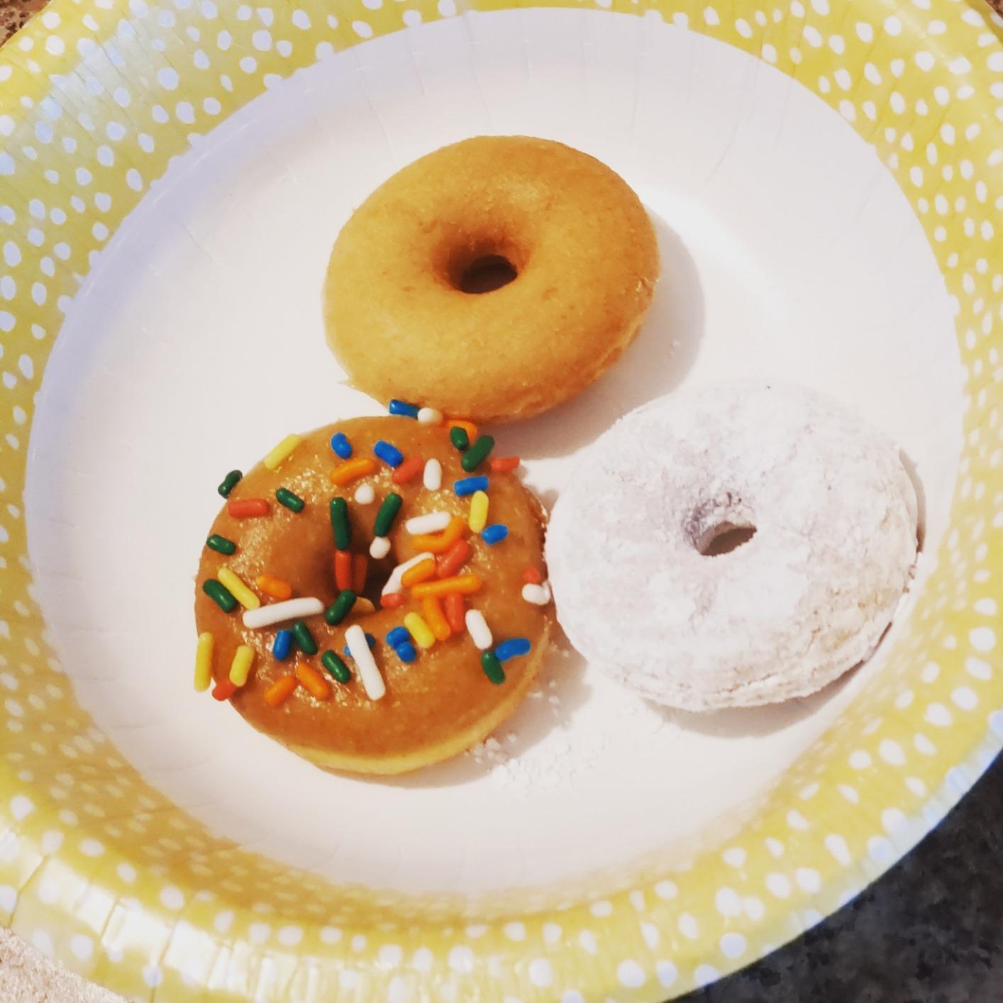 Betty Crocker Mini Donut Maker, 1000 Watts, BC-2938CO, Red | Mini Factory with Nonstick Surface, Donut Maker Machine with Cool Touch Handle & Makes 7 Delicious Fresh Donuts in Minutes customer photo 2