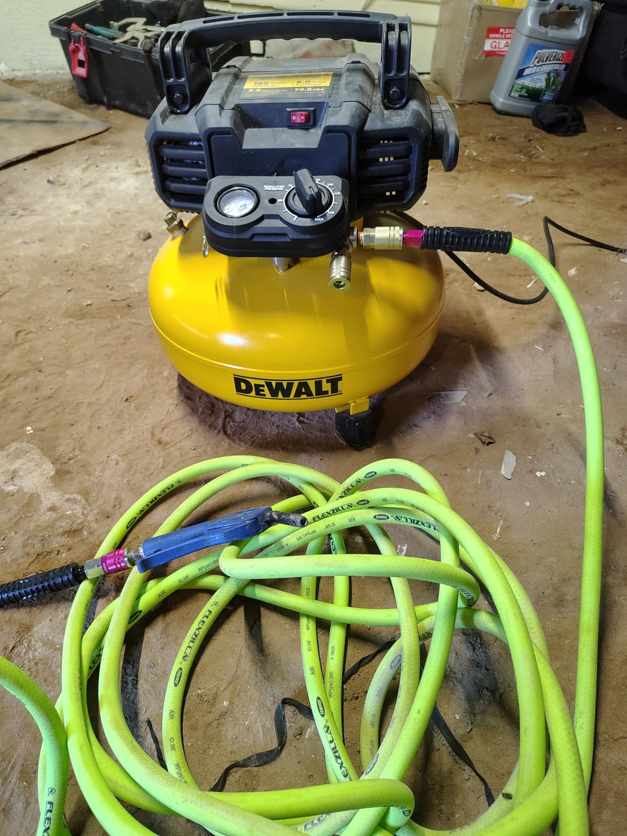 DEWALT Pancake Air Compressor, 6 Gallon, 165 PSI (DWFP55126) customer photo 1