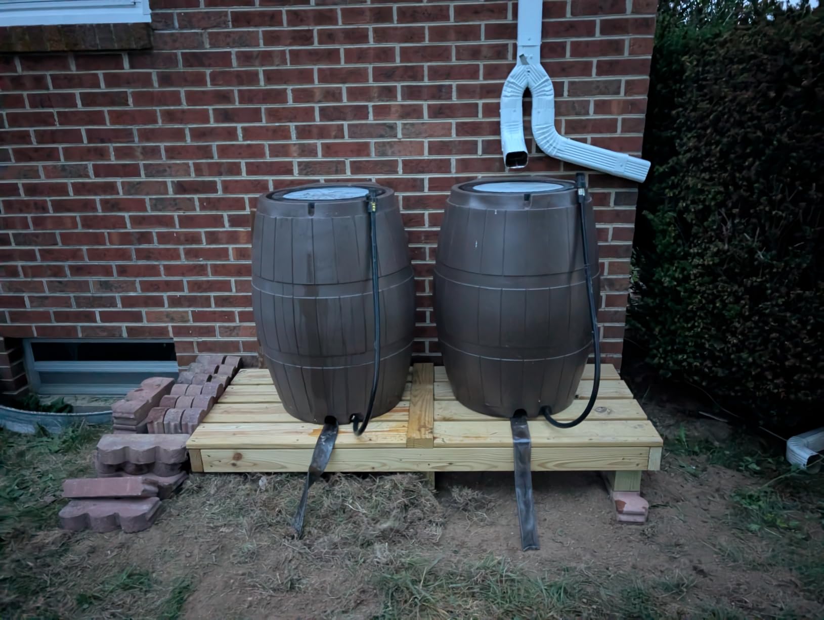 FCMP Outdoor Raincatcher 4000 Rain Barrel, Flat-Back Rainwater Catcher with Spigots, 50 Gallon, Brown customer photo 2