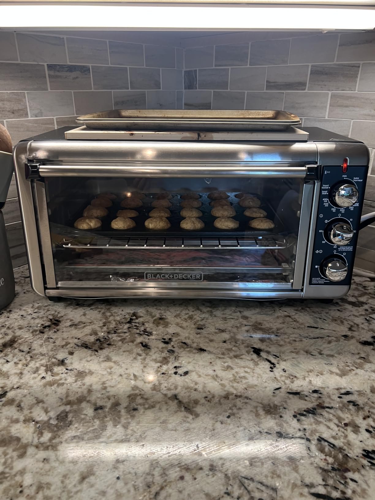 BLACK+DECKER TO3250XSBD 8-Slice Extra Wide Convection Countertop Toaster Oven, Includes Bake Pan, Broil Rack & Toasting Rack, Stainless Steel/Black customer photo 2