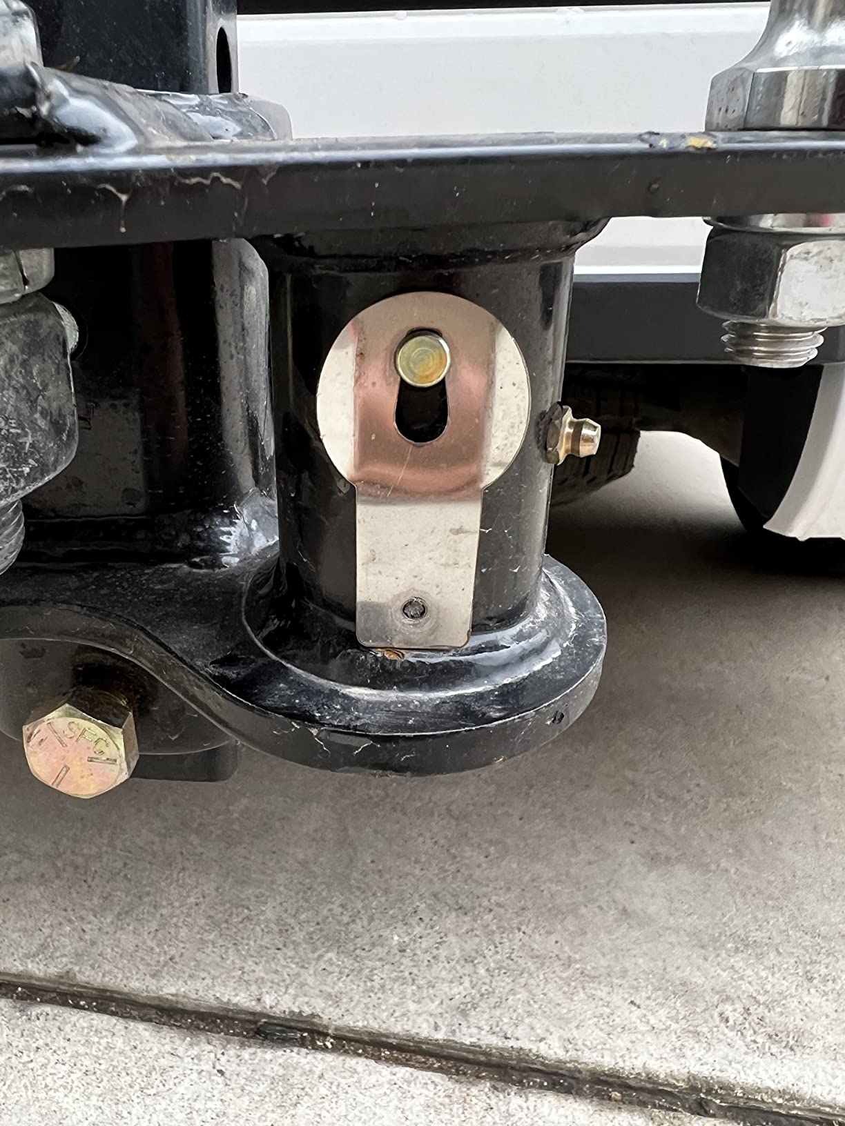 CURT 17062 Round Bar Weight Distribution Hitch with Sway Control, 10,000 lb | 800-1,000 lb Tongue Weight, Lubrication Zerk, Forged Spring Bars, 2