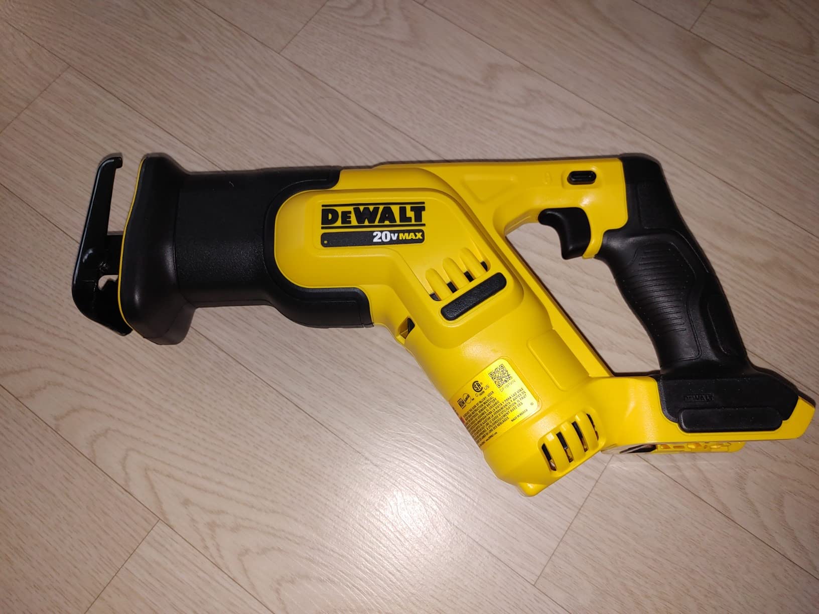 DEWALT 20V MAX Cordless Reciprocating Saw, Compact, Variable Speed, LED Light, Bare Tool Only (DCS387B) customer photo 2