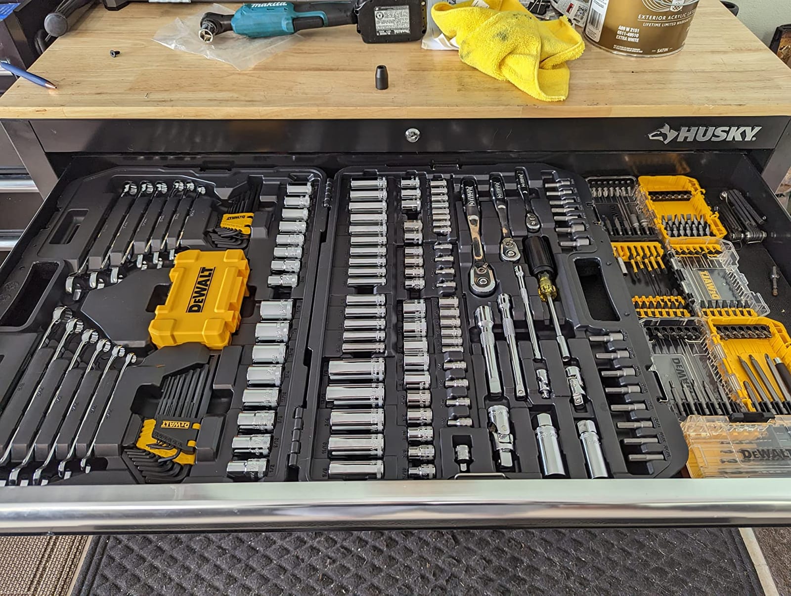 DEWALT Mechanic Tool Set with Case, Socket Set Metric and Standard Full, 1/4