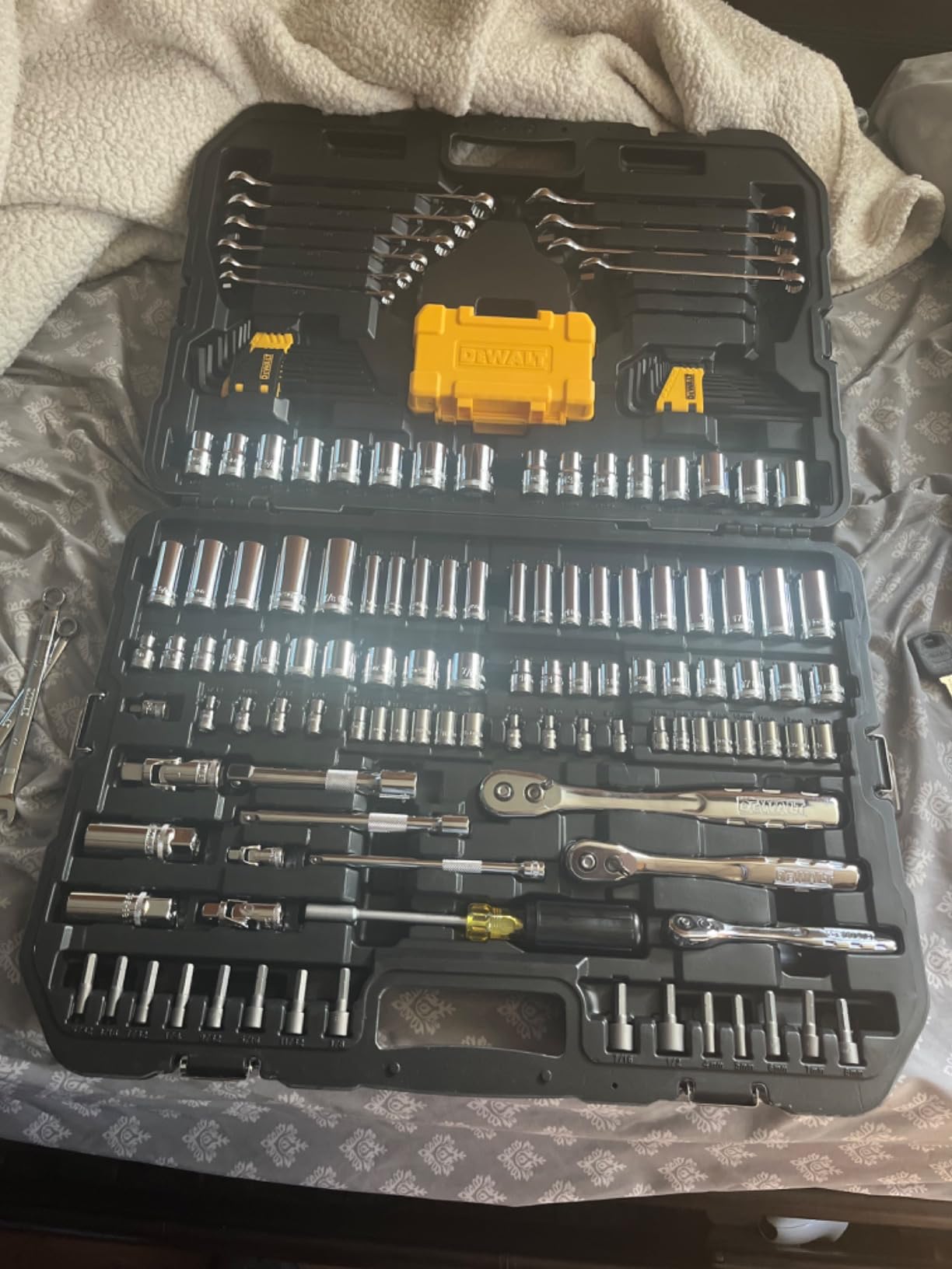 DEWALT Mechanic Tool Set with Case, Socket Set Metric and Standard Full, 1/4