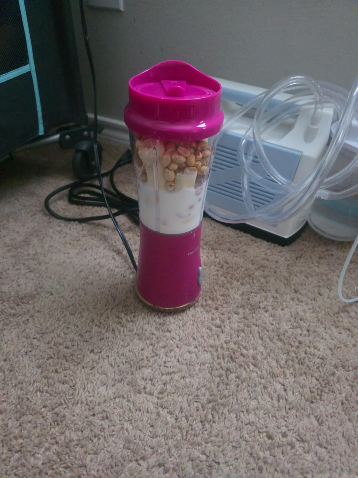 Hamilton Beach Portable Blender for Smoothies With 14 oz. Travel Jar, Raspberry, 51131G customer photo 2