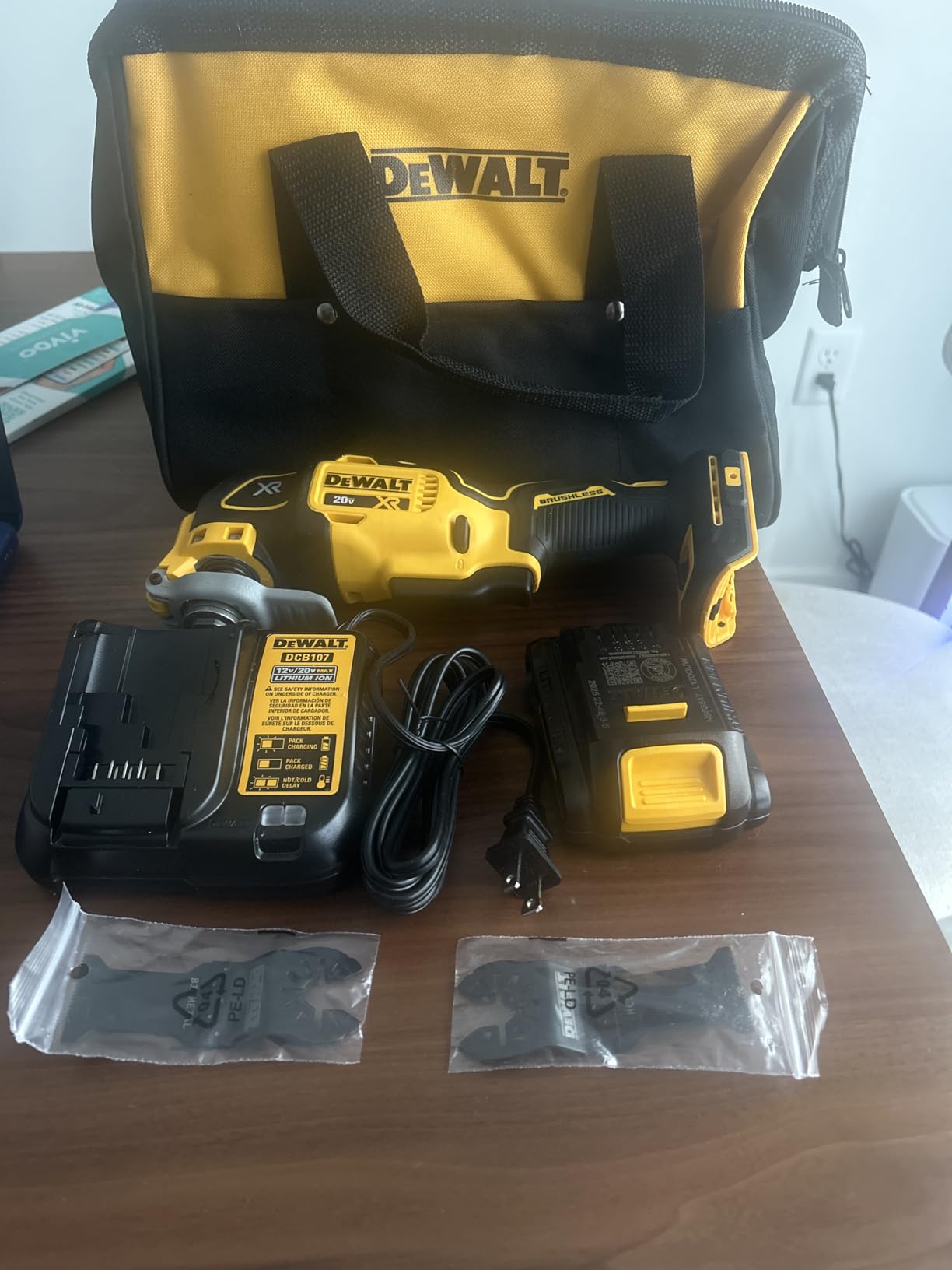 DEWALT 20V MAX XR Oscillating Multi-Tool Kit, Oscillating Tool Accessories, Cordless, 3-Speed, Quick Blade Change, Sand Paper, Blades, Battery and Charger Included (DCS356D1) customer photo 1