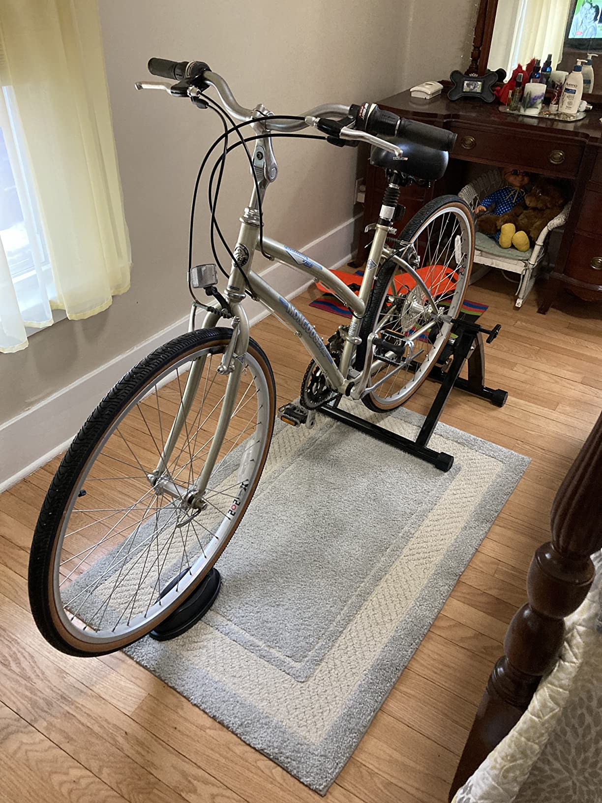Yaheetech Bike Trainer Stationary Bike Stand Magnetic Bike Trainer Stand for Indoor Riding Premium Steel Bicycle Trainer Accessories Fits for 26in-28in, 700C Wheels customer photo 1