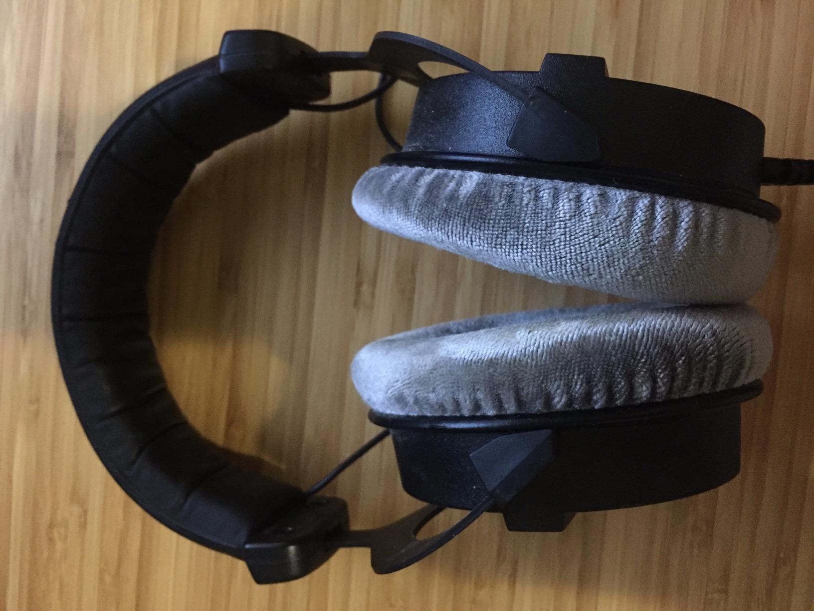 beyerdynamic DT 990 PRO Studio Headphones (250 Ohm, Black) | Open Back, Over Ear, Wired Professional Mixing, Music Production, Editing, Audiophile, Black Velour Ear Pads customer photo 2