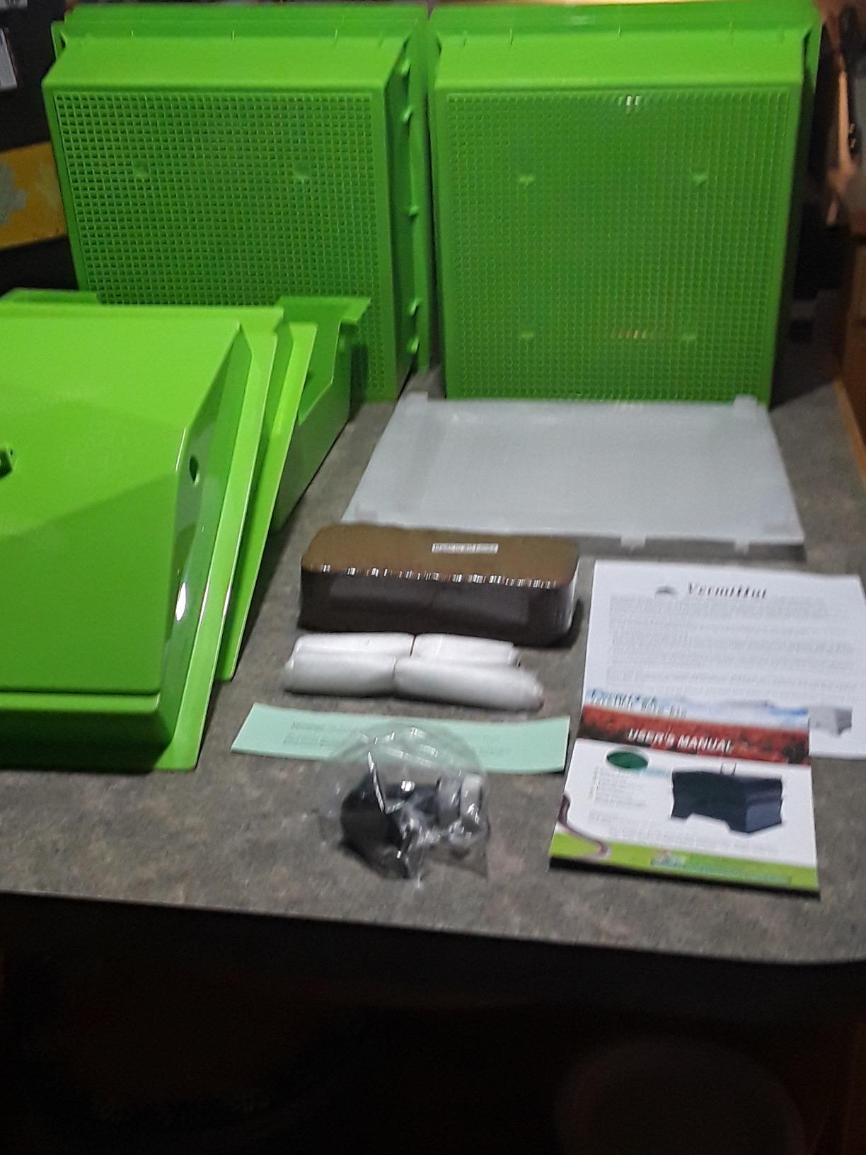 The Original VermiHut Classic Model 5-Tray Worm Composter Bin - Indoor & Outdoor Vermicomposting System, Dark Green customer photo 2