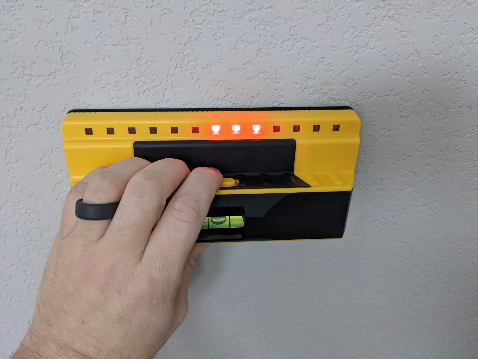 Franklin Sensors ProSensor 710+ Stud Finder, 13-Sensor Wall Scanner | Wood and Metal Stud Detector with Built-in Bubble Level, Made in the USA, Shows Full Width of Studs customer photo 1