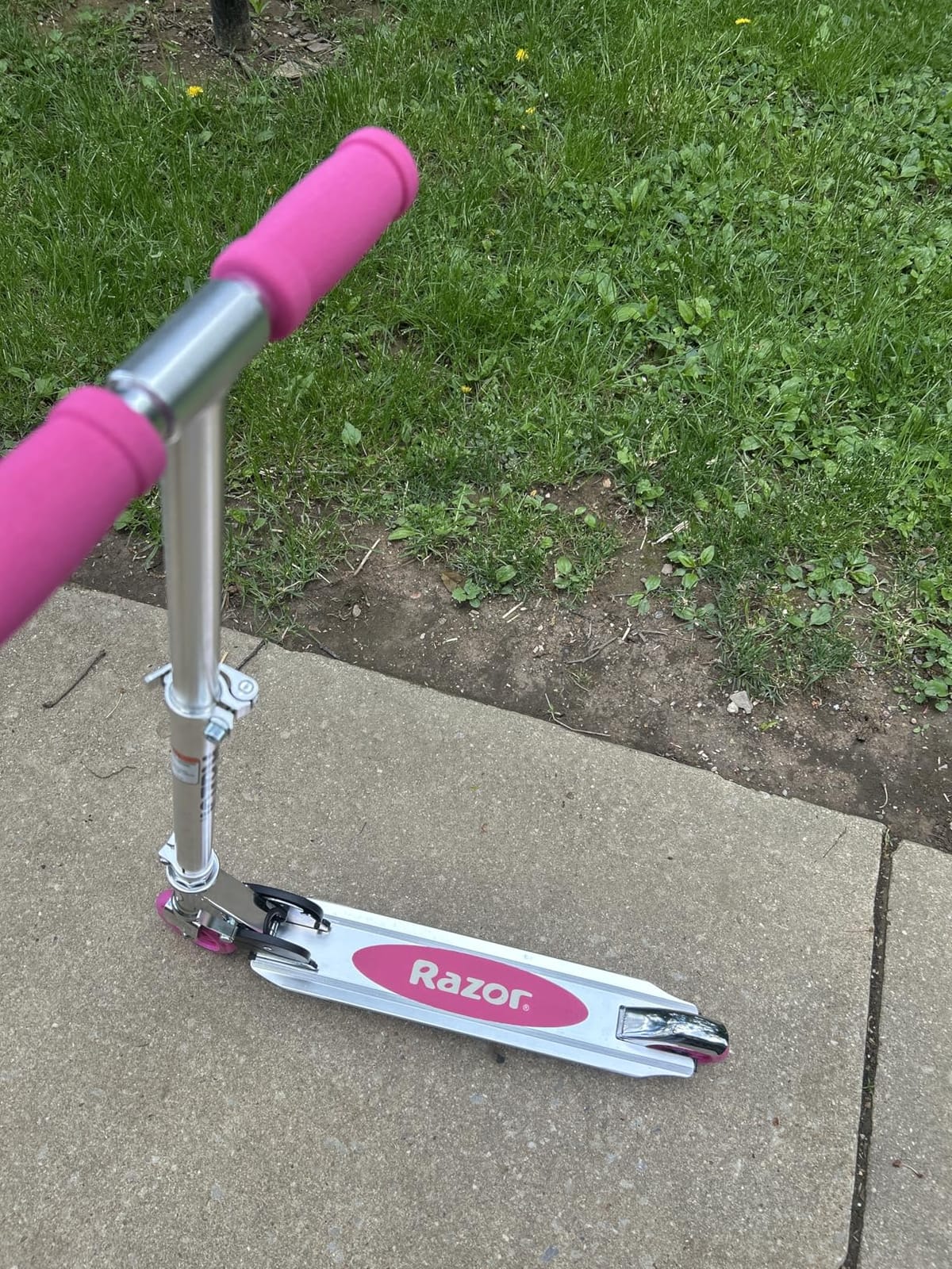 Razor A Kick Scooter for Kids - Lightweight, Foldable, Aluminum Frame, and Adjustable Handlebars customer photo 1