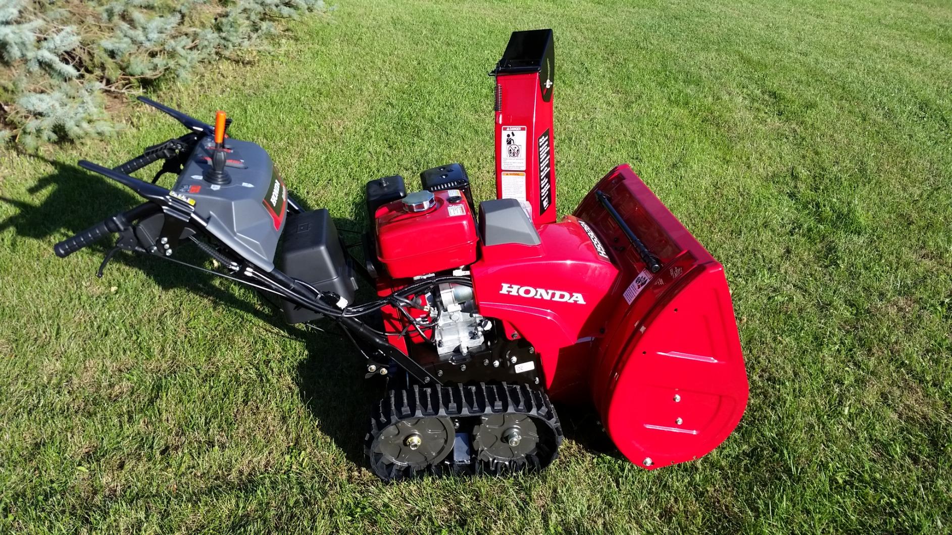 Honda HSS928AAT 28-Inch Two Stage Snow Blower with Track Drive and Auger Height Control customer photo 1