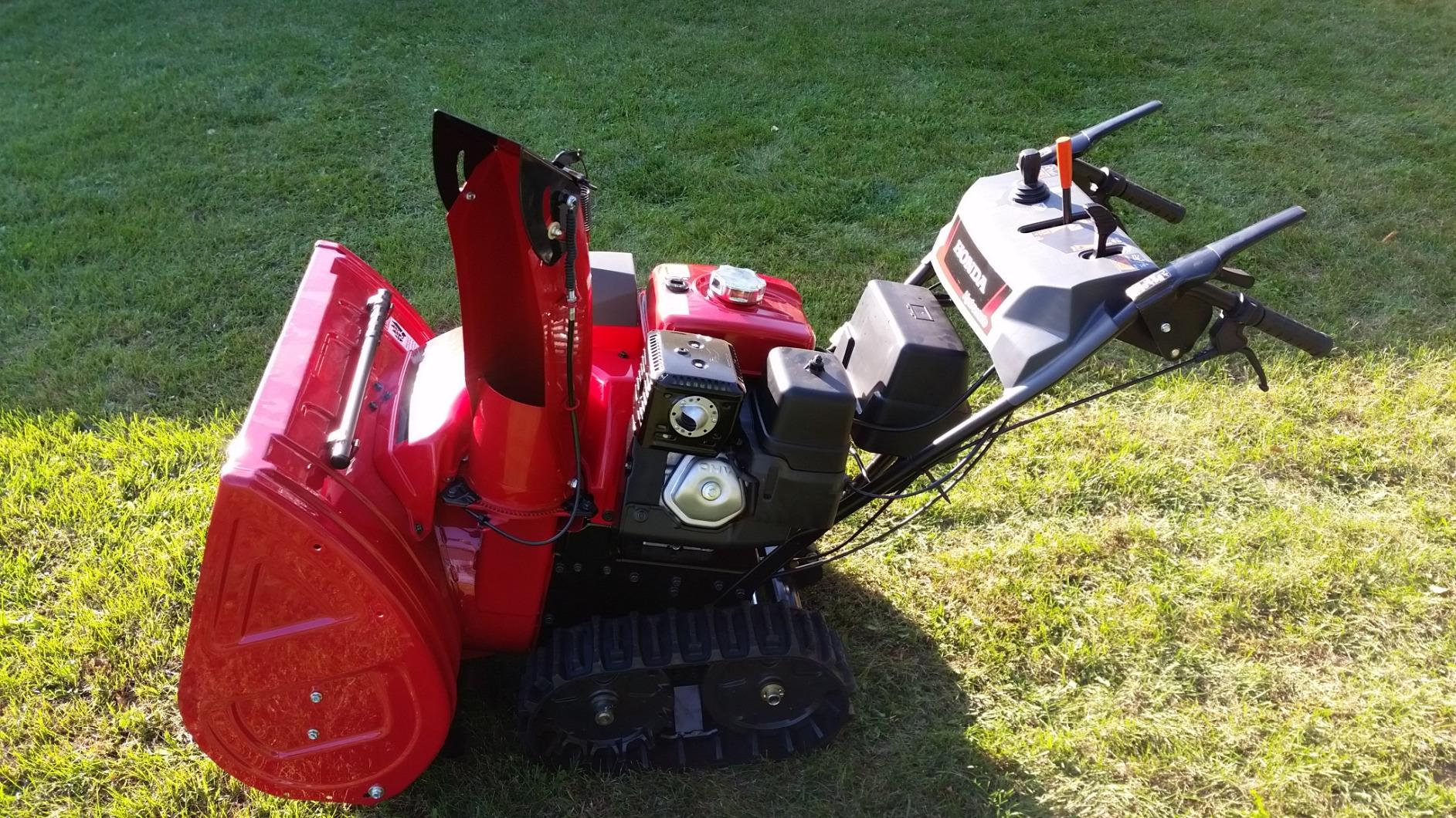 Honda HSS928AAT 28-Inch Two Stage Snow Blower with Track Drive and Auger Height Control customer photo 2