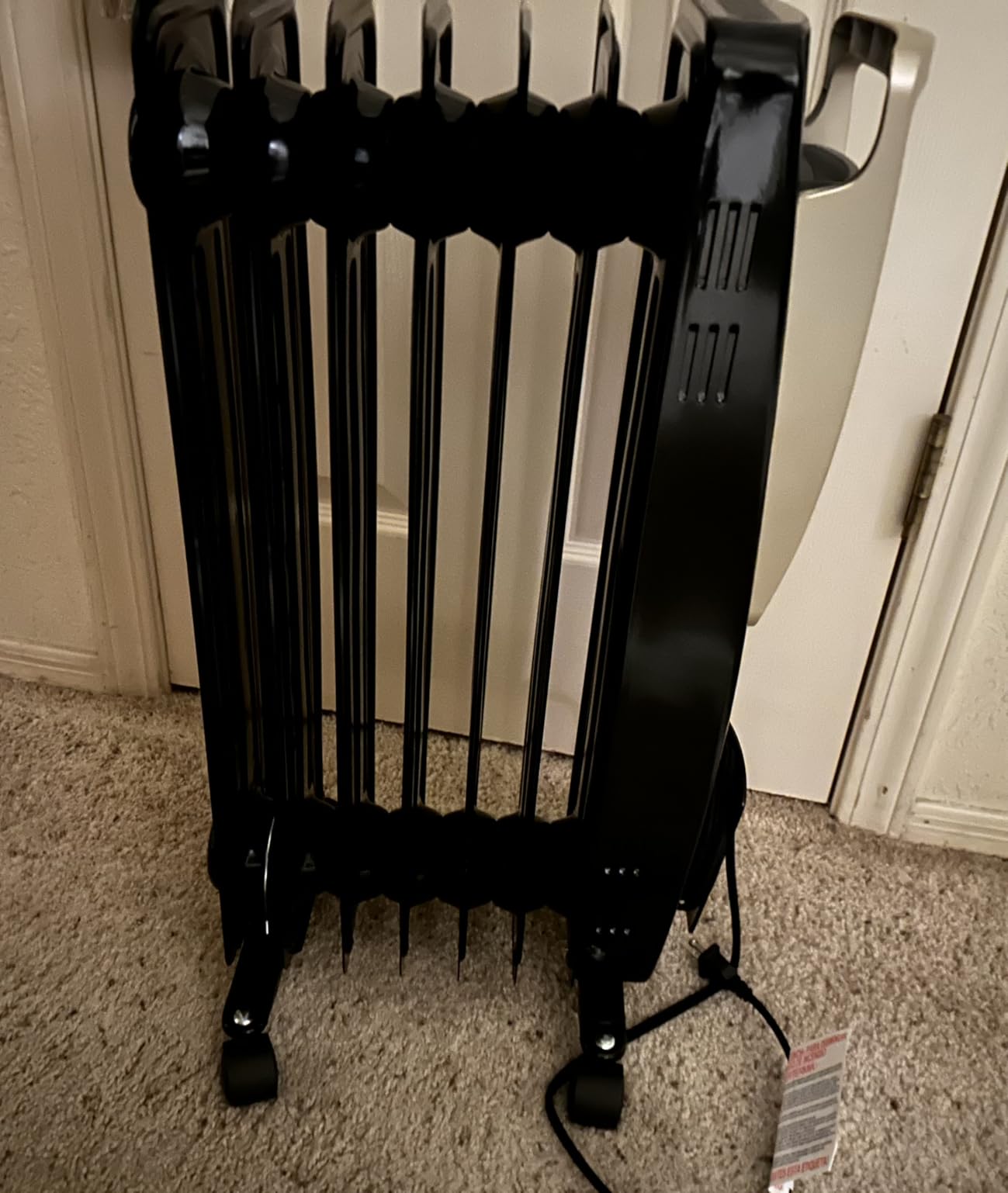 PELONIS Radiator Heater for indoor use Large Room with Remote, Thermostat & LED Display, Quiet Oil Filled Heater with 5 Temperature Settings, Overheat & Tip-Over Protection, Silver customer photo 1