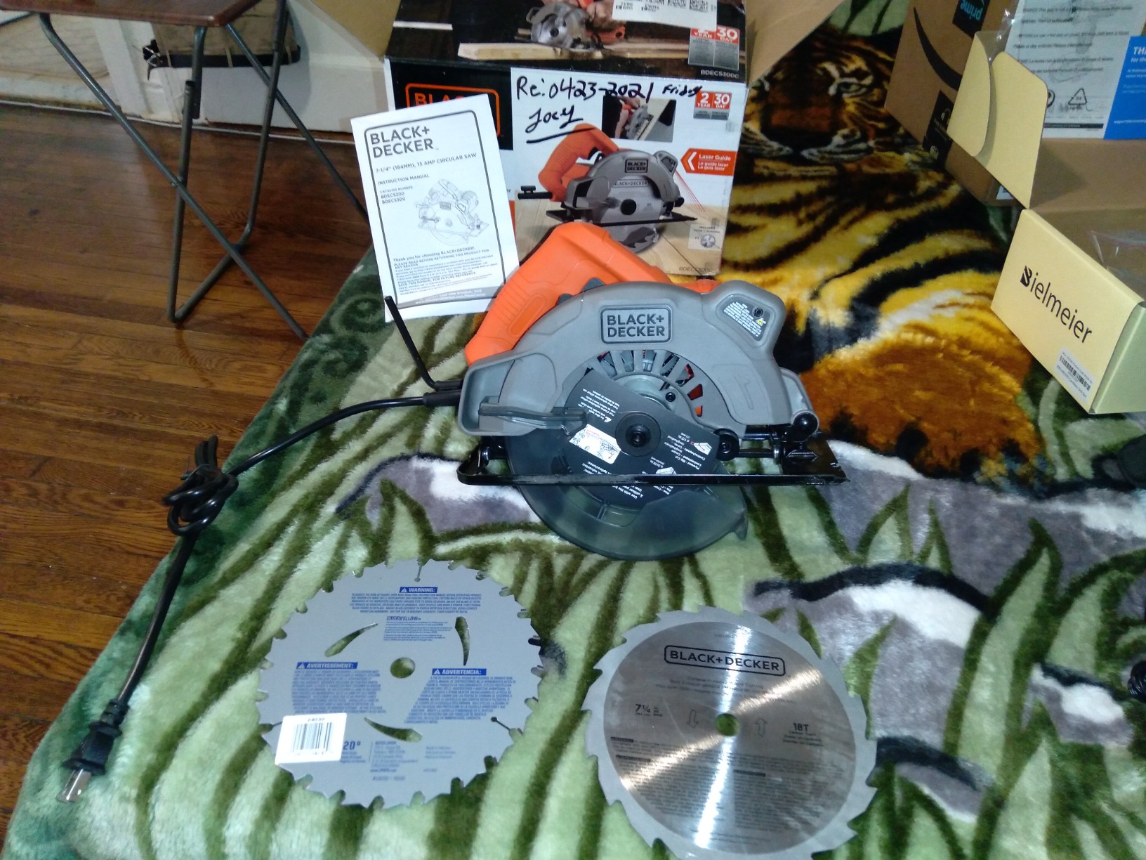 BLACK+DECKER 7-1/4-Inch Circular Saw with Laser, 13-Amp (BDECS300C) customer photo 1