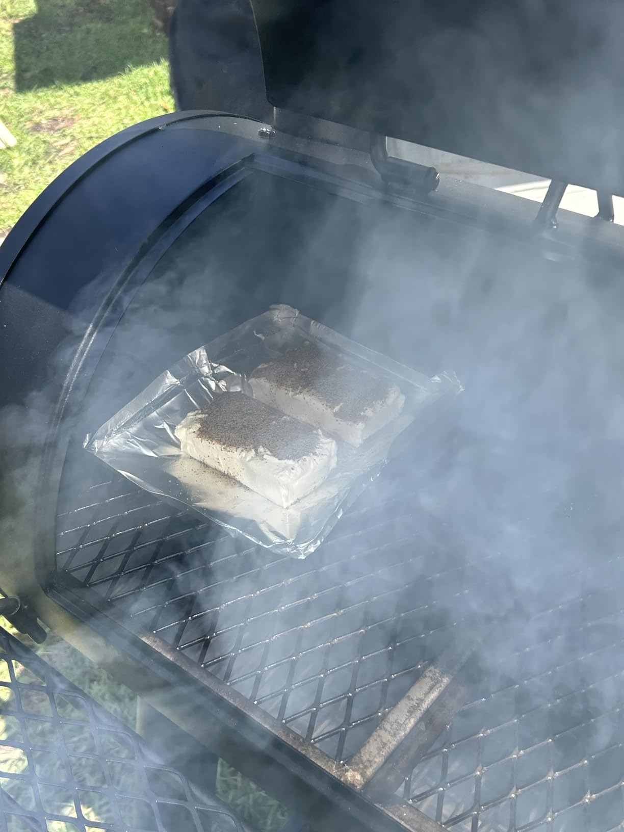 Char-Griller Competition Pro Barrel Grill and Offset Smoker, Includes Side Fire Box for Texas-Style Offset Smoking, Metal Cooking Grates, 1,010 Cooking Square Inches in Black, Model 2823 in Black customer photo 1
