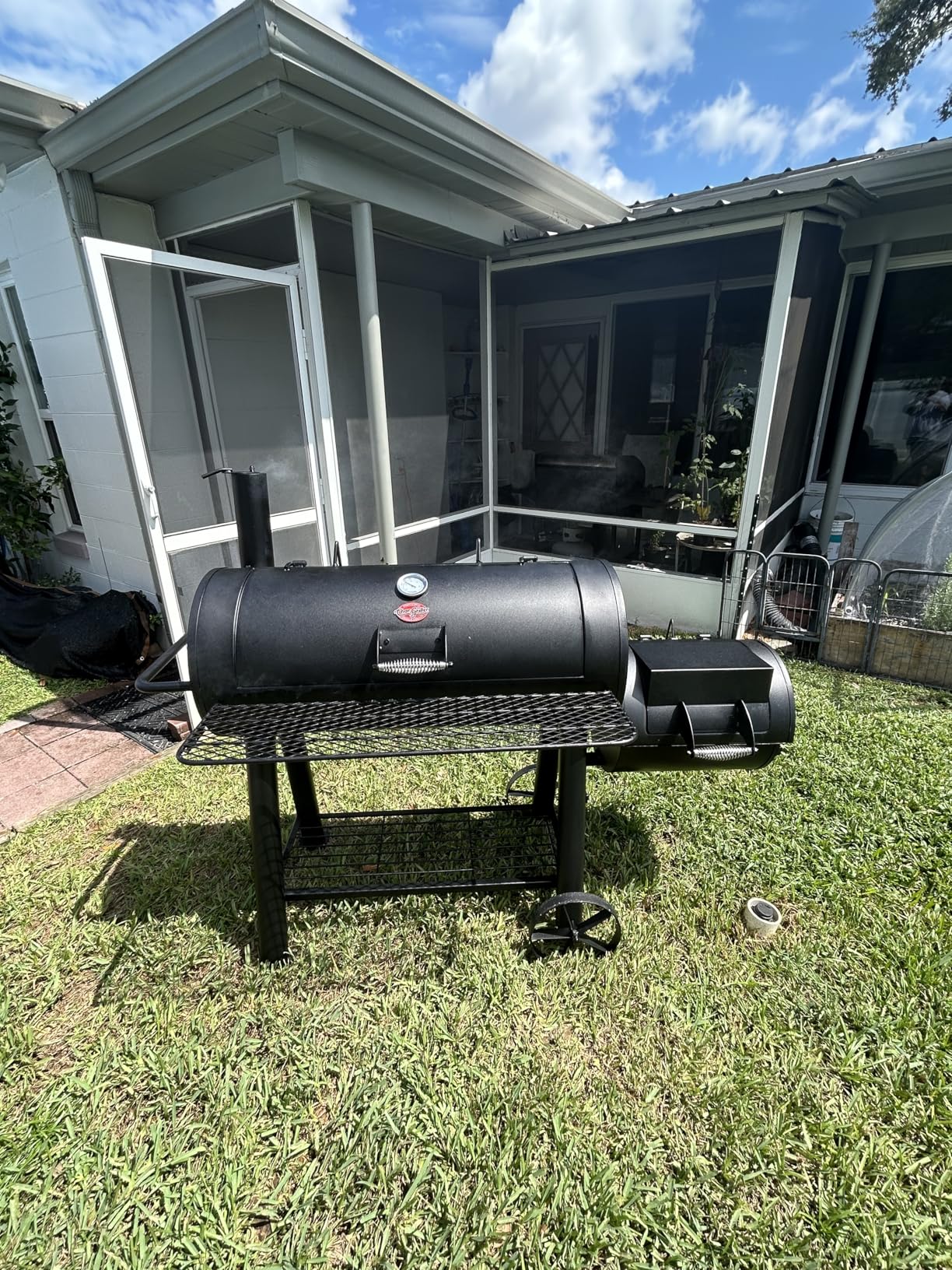Char-Griller Competition Pro Barrel Grill and Offset Smoker, Includes Side Fire Box for Texas-Style Offset Smoking, Metal Cooking Grates, 1,010 Cooking Square Inches in Black, Model 2823 in Black customer photo 2