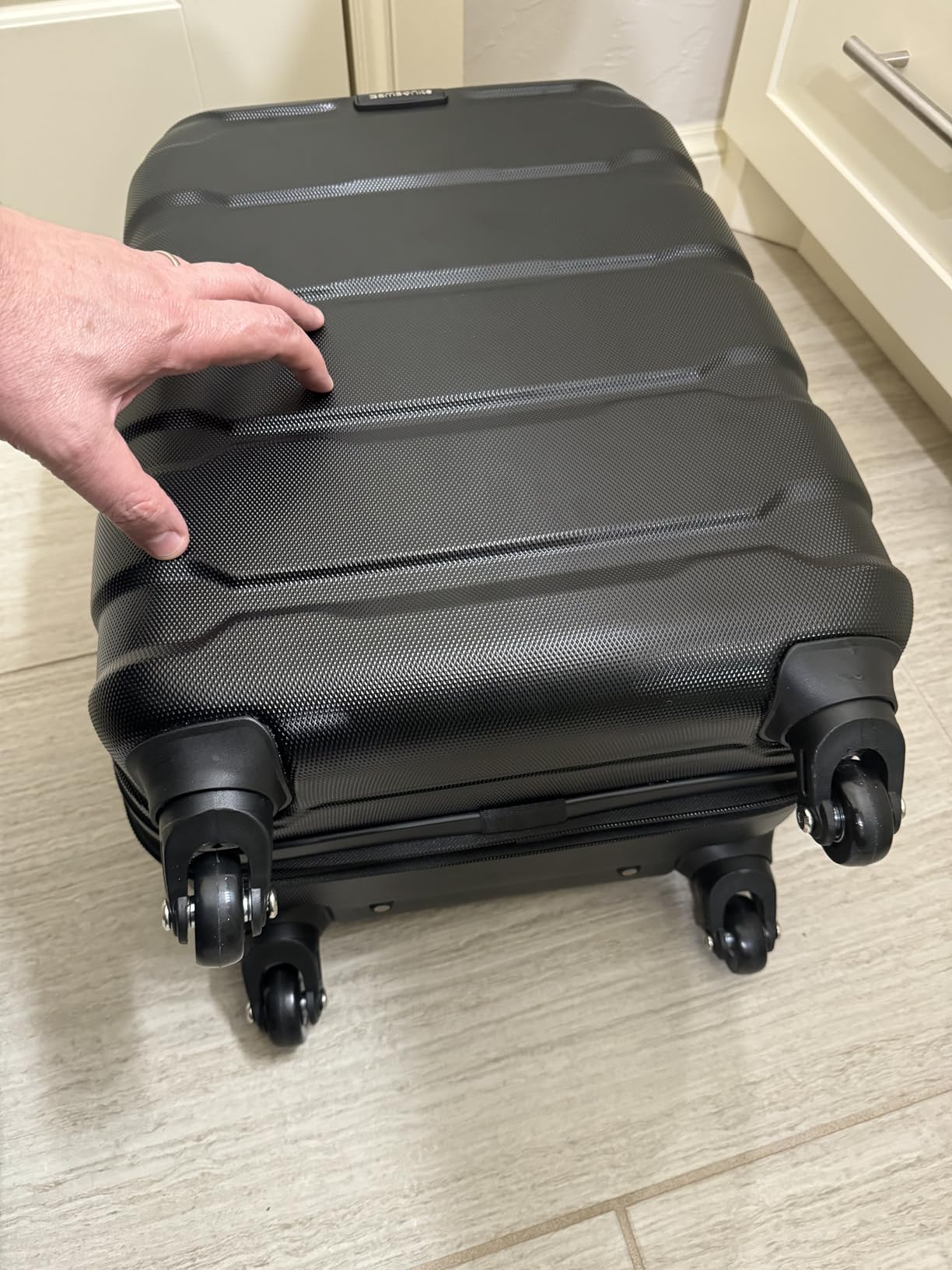 Samsonite Omni PC Hardside Expandable Luggage with Spinner Wheels, Navy, Checked-Large 28-Inch customer photo 1