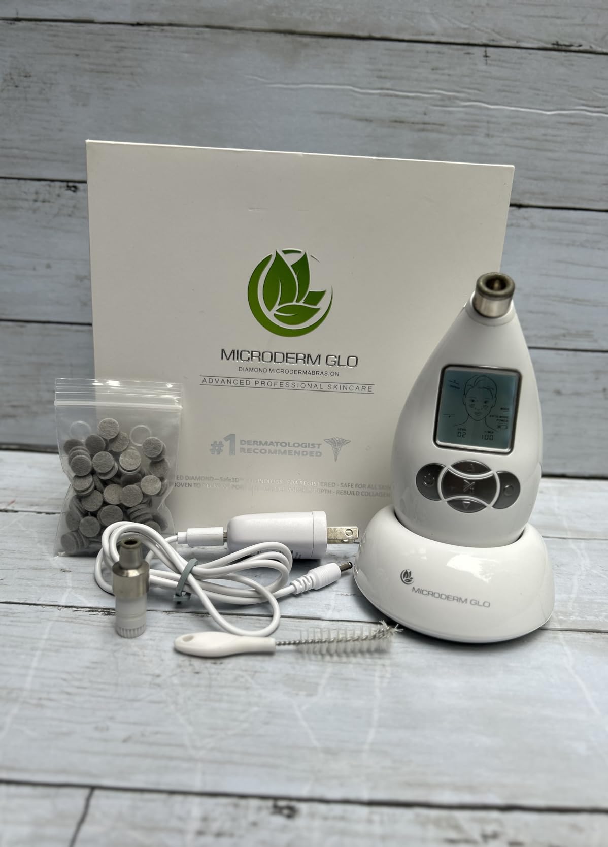 Microderm GLO Diamond Microdermabrasion Machine - Dermabrasion & Anti Aging Wrinkle Skincare - Home Facial Treatment System customer photo 1