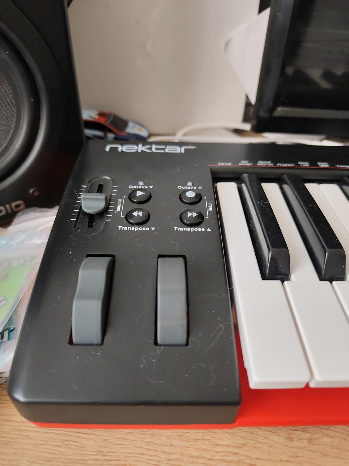 Nektar SE49 49-Key USB MIDI Controller Keyboard with DAW Integration customer photo 2