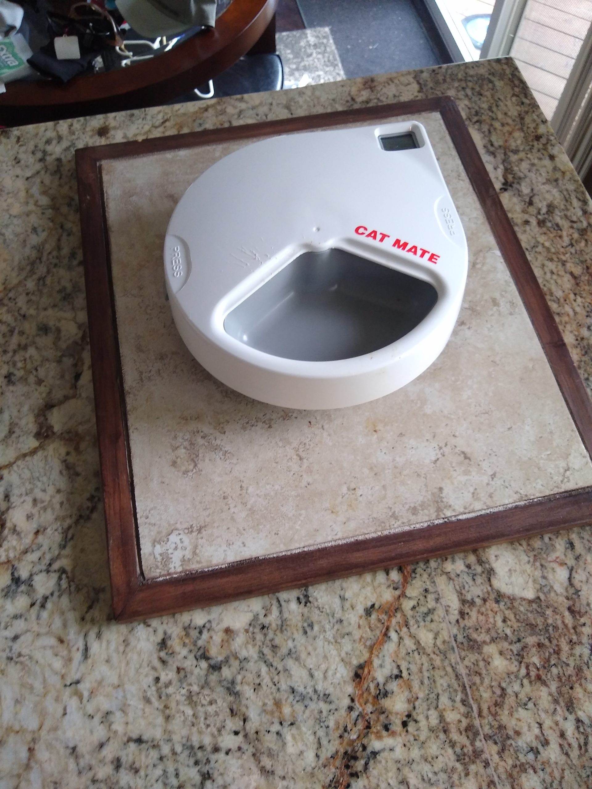 Cat Mate C300 Automatic Digital Pet Feeder for Dogs and Cats BPA and BHT Free with Ice Pack customer photo 1