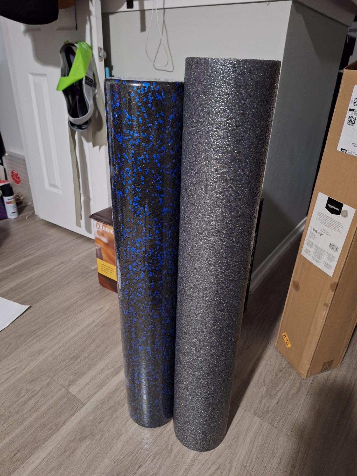 Amazon Basics High Density Foam Roller for Exercise and Recovery, 36 Inches, Blue Speckled customer photo 1