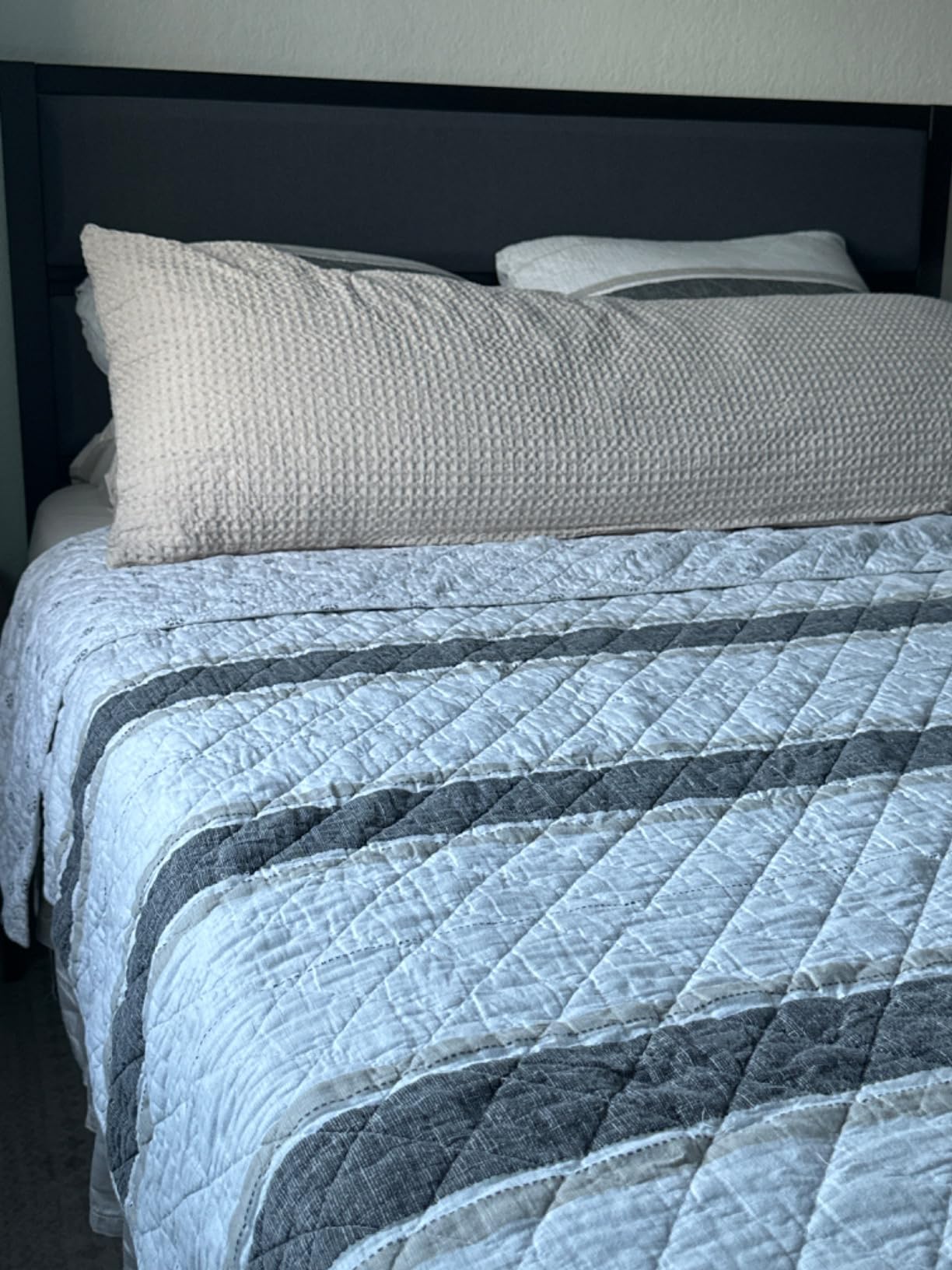 Zinus Modern Studio Upholstered Metal Headboard, Full customer photo 1