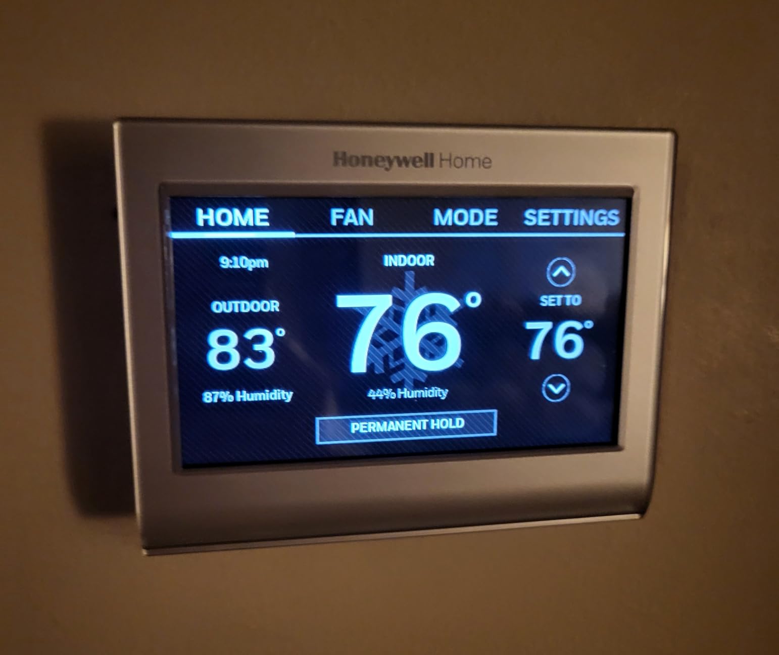 Honeywell Home RTH9585WF Wi-Fi Smart Color Thermostat, 7 Day Programmable, Touch Screen, Energy Star, Alexa Ready, C-Wire Required customer photo 1