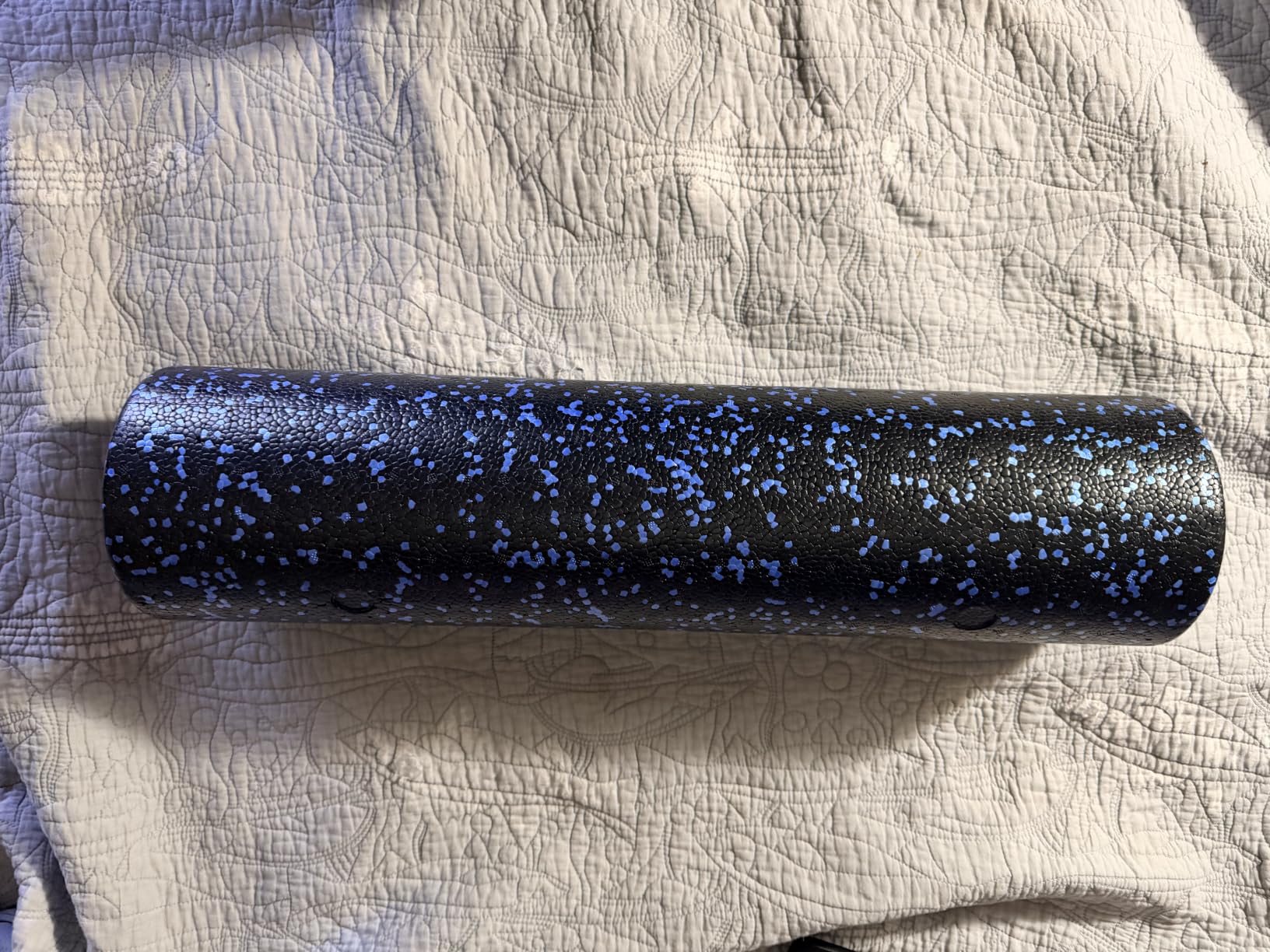 Amazon Basics High Density Foam Roller for Exercise and Recovery, 24 Inches, Blue Speckled customer photo 2