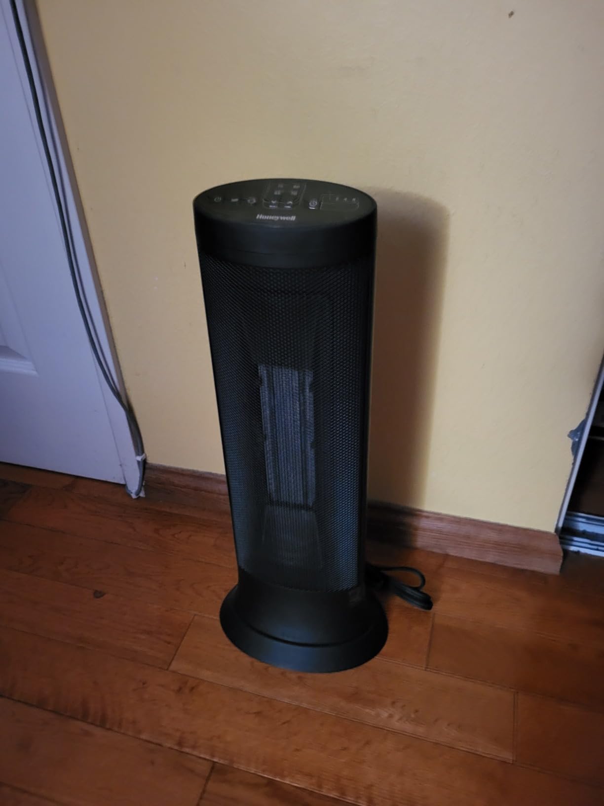 Honeywell Slim Ceramic Tower Heater, Large Room, Digital Controls, Oscillation, Programmable Thermostat, 1500W customer photo 1