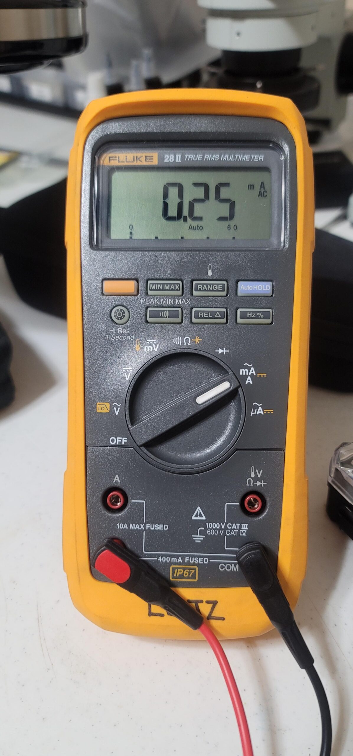 Klein Tools CL900 Digital Clamp Meter, Auto Ranging TRMS, AC/DC Voltage/Current, 2000A, LoZ, Continuity, Frequency, NCVT, Temp, 1000V customer photo 1