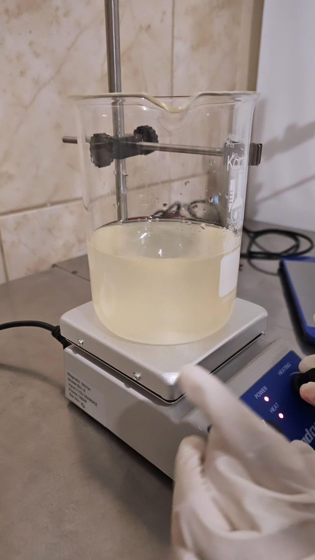 Slendor Magnetic Stirrer Hot Plate Mixer 1000ml Stirring Capacity 5 x 5 inch Max 520°F Hotplate and 100-2000 RPM Stirrer, Stirring Bar & Support Stand Included customer photo 2